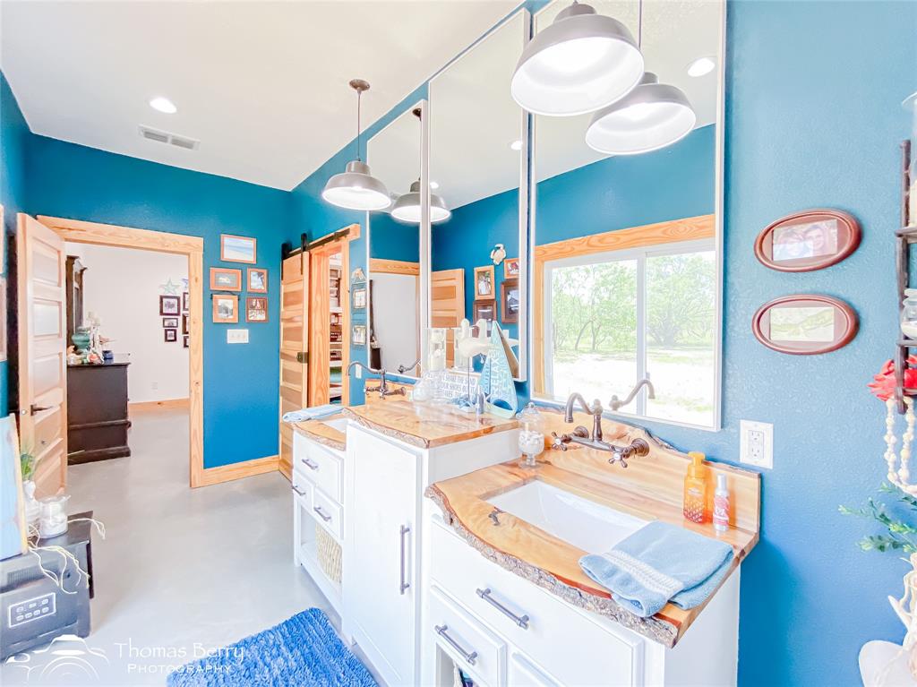 Moran, Texas, 76464, United States, 3 Bedrooms Bedrooms, ,2 BathroomsBathrooms,Residential,For Sale,1857951