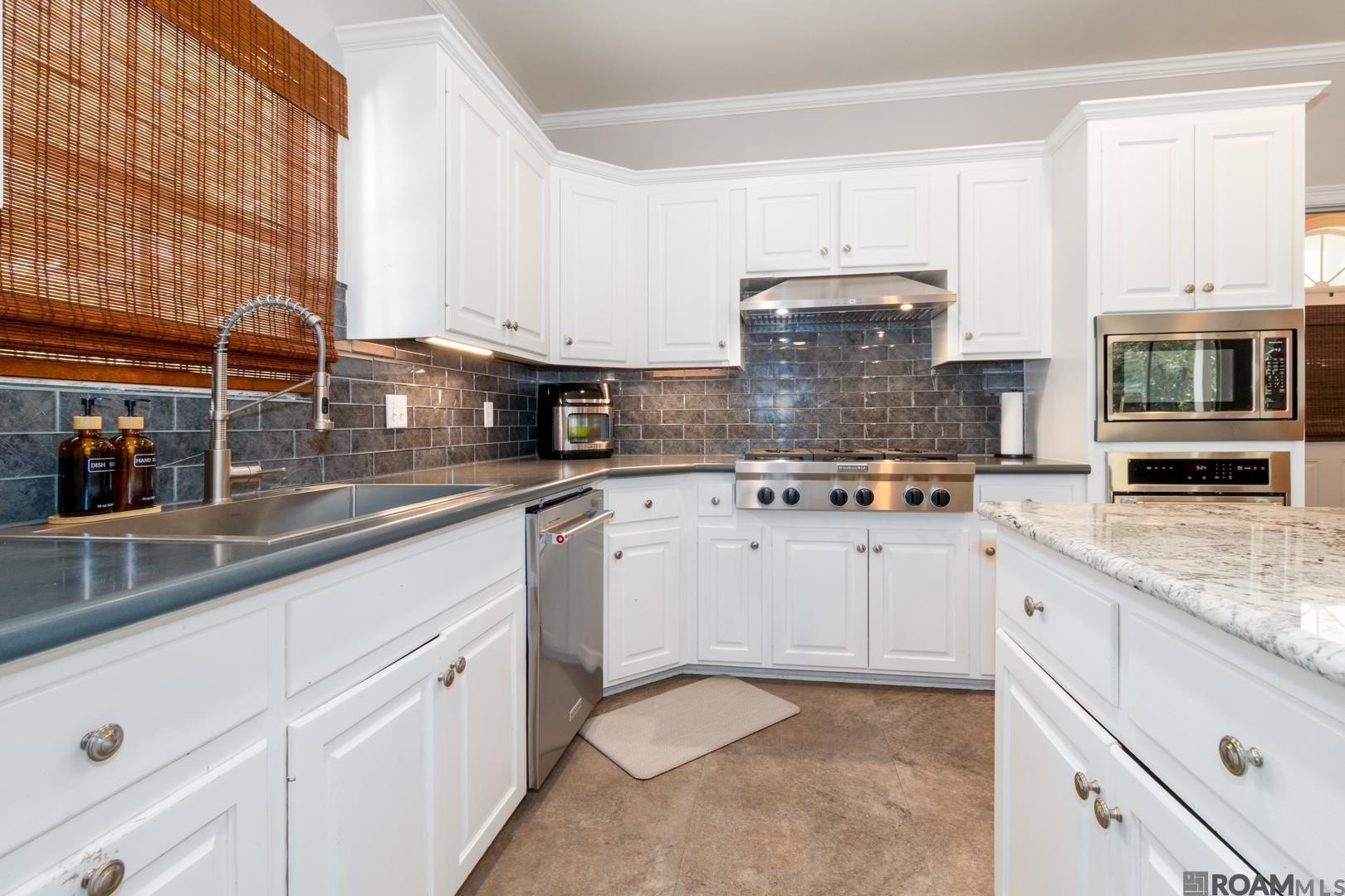 Baton Rouge, Louisiana, 70808, United States, 4 Bedrooms Bedrooms, ,3 BathroomsBathrooms,Residential,For Sale,1935637