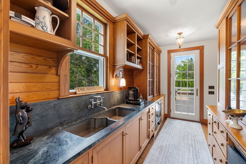 Manchester, Massachusetts, 01944, United States, 7 Bedrooms Bedrooms, ,9 BathroomsBathrooms,Residential,For Sale,1856363