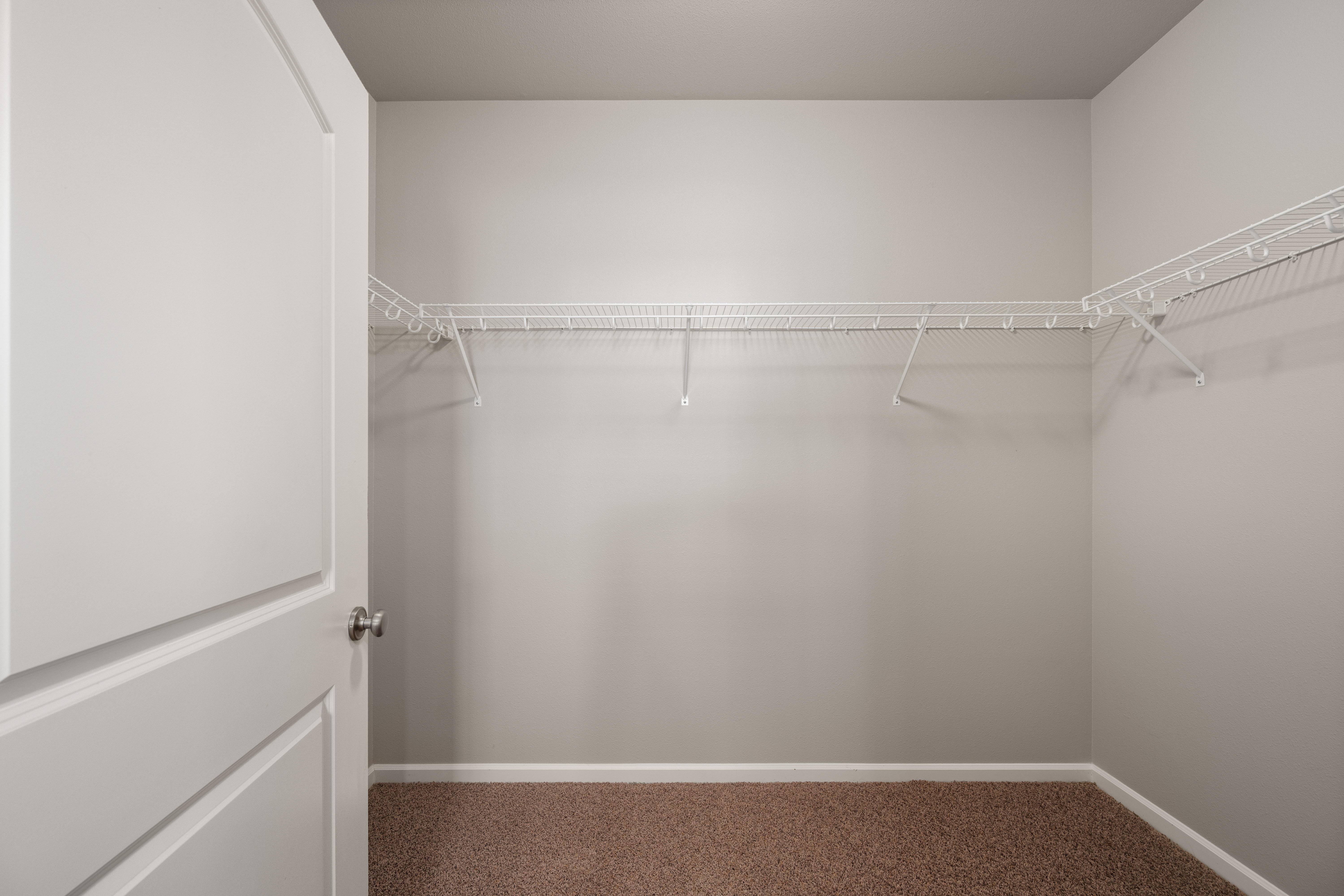  Welcome to this well-maintained 3-bedroom, 2-bath New Tradition resale - 物件實景