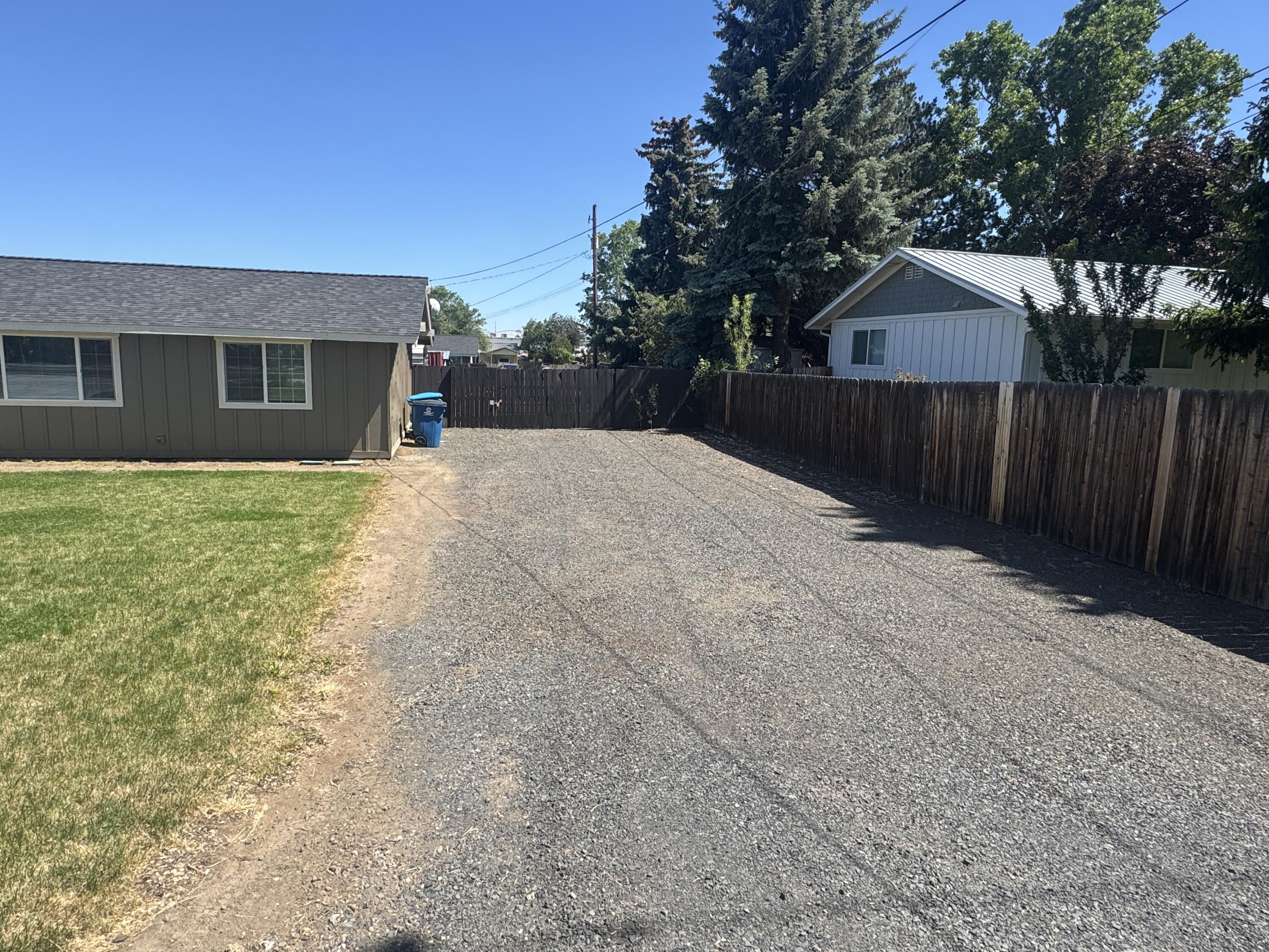 Redmond, Oregon, 97756, United States, ,Residential,For Sale,1937822