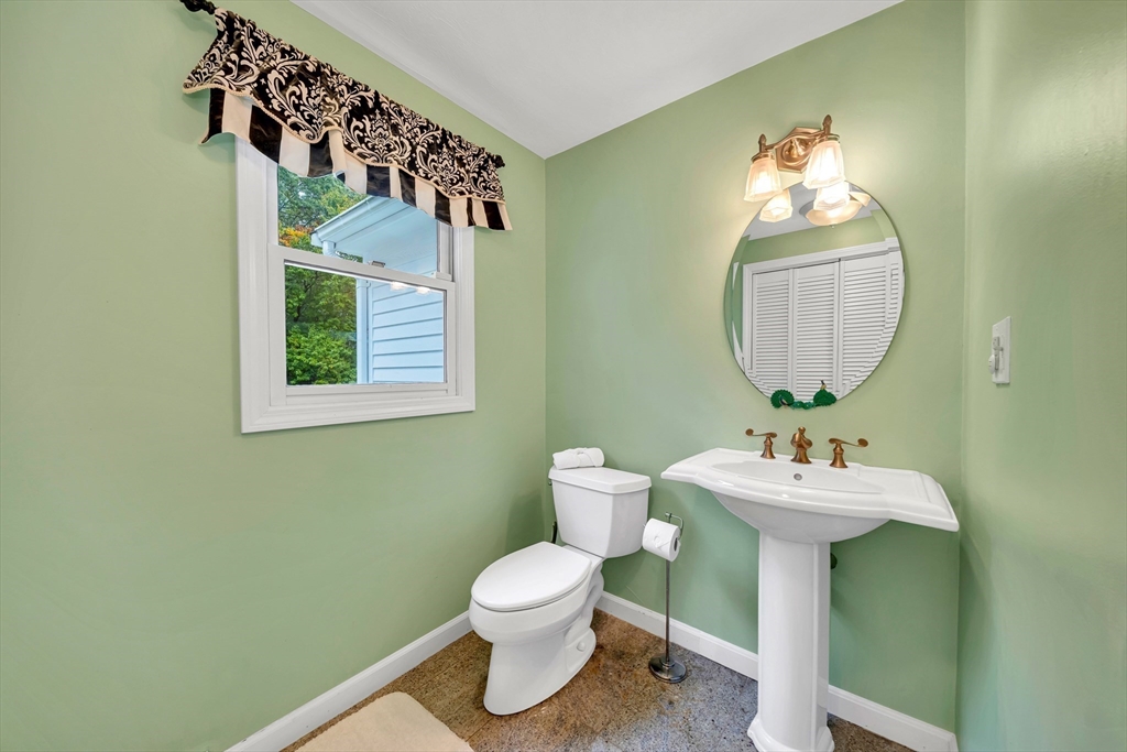 Mansfield, Massachusetts, 02048, United States, 4 Bedrooms Bedrooms, ,3 BathroomsBathrooms,Residential,For Sale,2001222