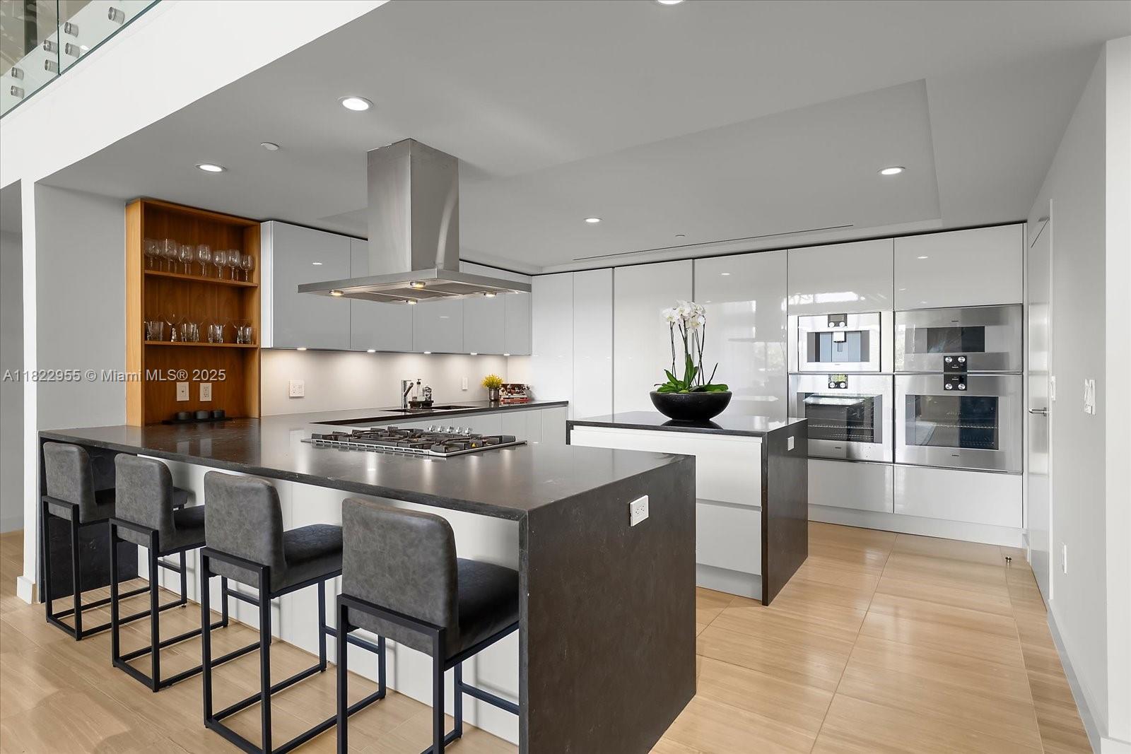 Miami Beach, Florida, 33140, United States, 4 Bedrooms Bedrooms, ,5 BathroomsBathrooms,Residential,For Sale,1949719