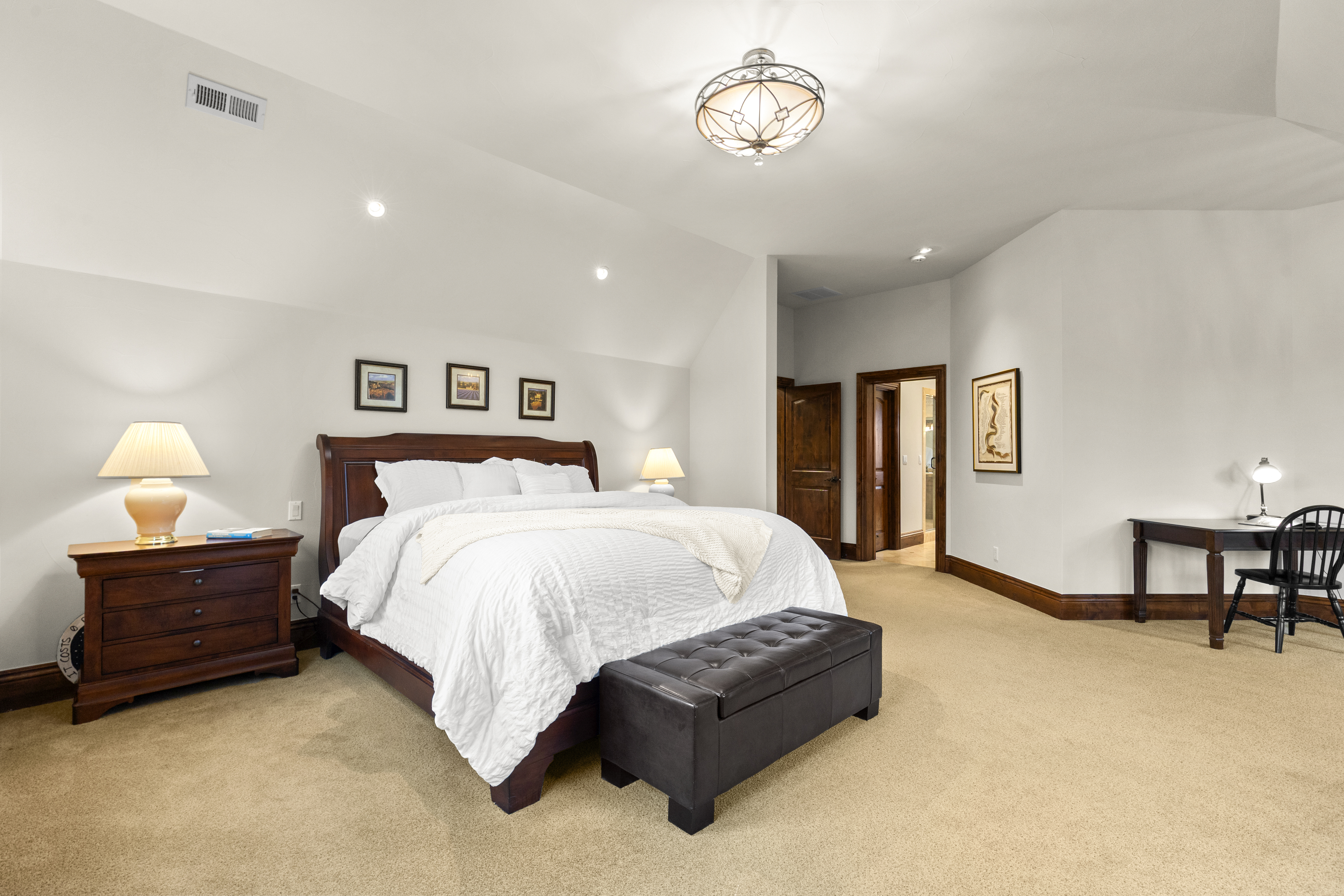  LUXURY LIVING IN LOWRY TIMELESS ENGLISH TUDOR EXPANSIVE LOT ON 6TH AVENUE PKWY - 物件實景