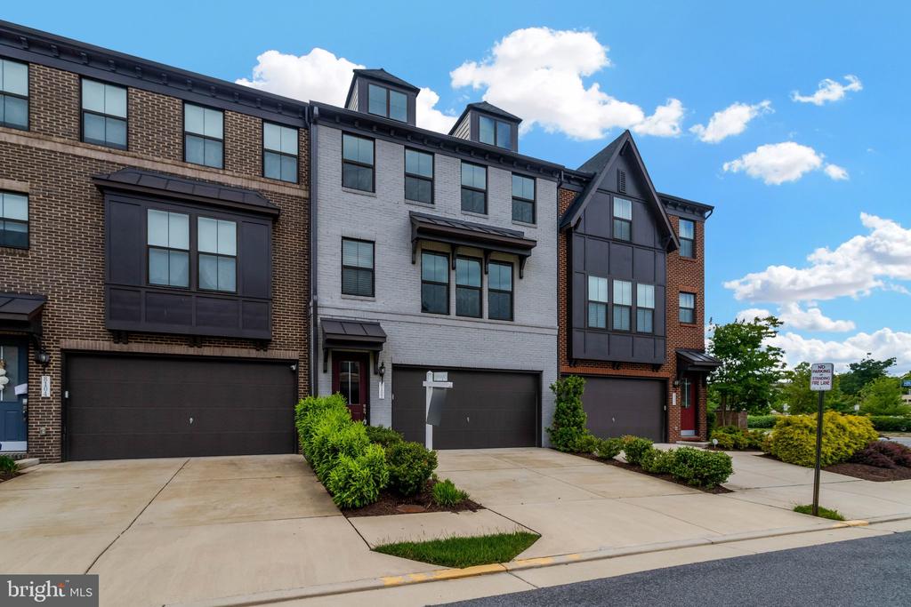 Alexandria, Virginia, 22306, United States, 3 Bedrooms Bedrooms, ,4 BathroomsBathrooms,Residential,For Sale,2019701