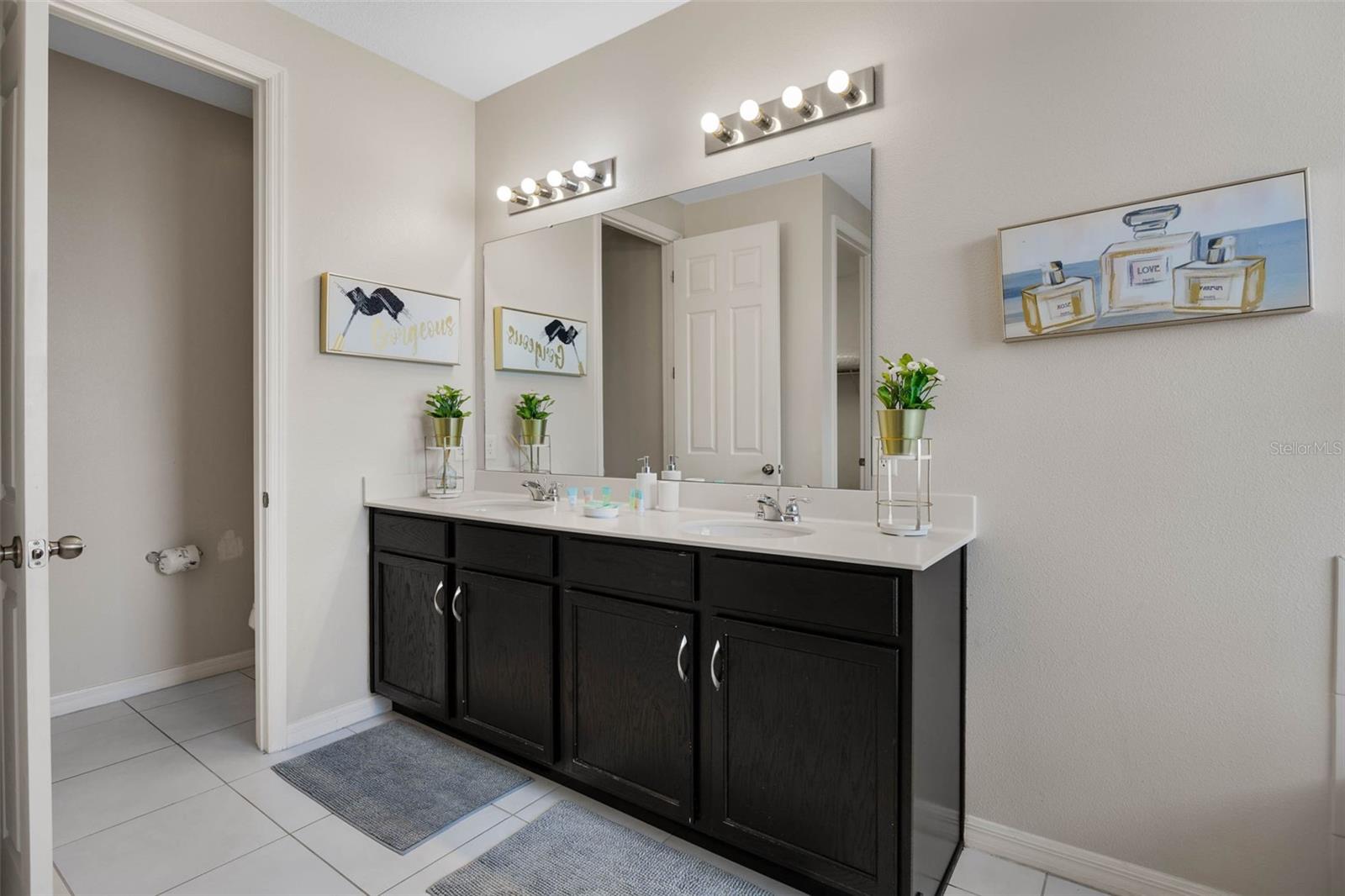 KISSIMMEE, Florida, 34747, United States, 7 Bedrooms Bedrooms, ,6 BathroomsBathrooms,Residential,For Sale,1989938