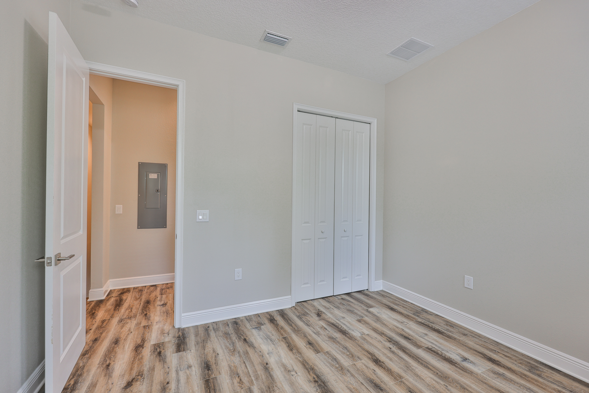 Tampa, Florida, 33603, United States, 3 Bedrooms Bedrooms, ,3 BathroomsBathrooms,Residential,For Sale,1855580