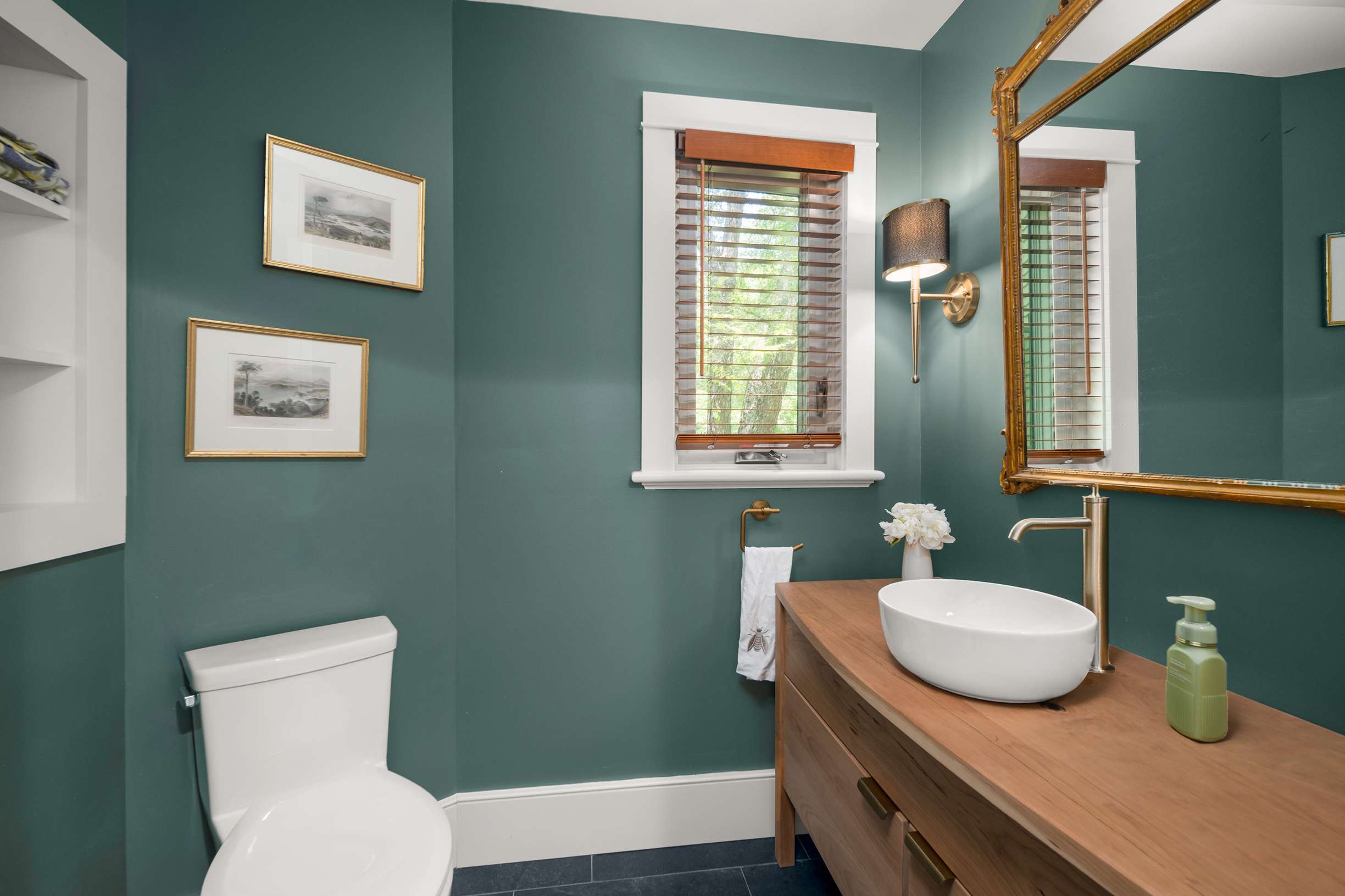  Elegant Shingled Maine Cottage with Modern Flair on 2.63 Acres in York - 物件實景