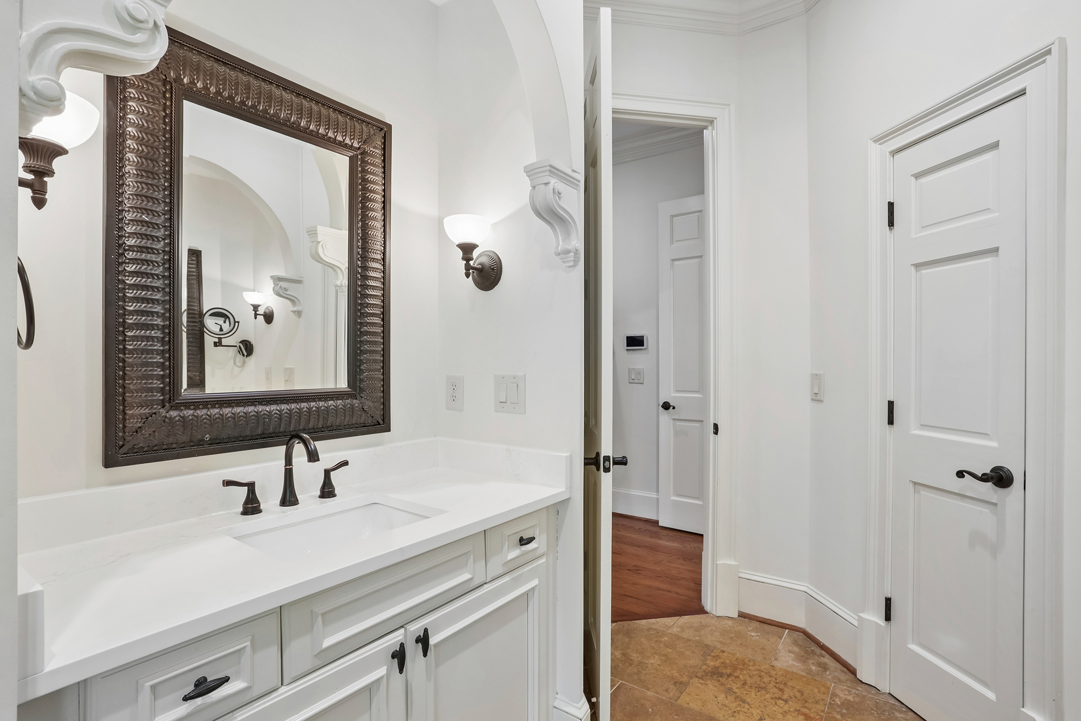  Stunning Brick Traditional in Sought-after Pine Hills - 物件實景