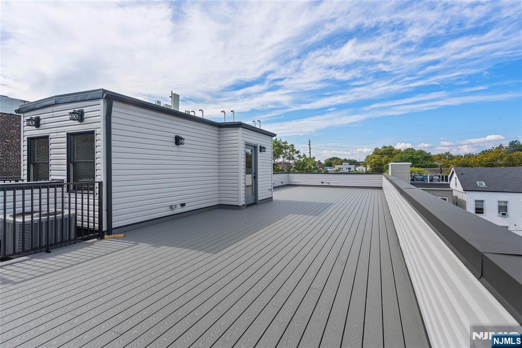 Jersey City, New Jersey, 07307, United States, 3 Bedrooms Bedrooms, ,2 BathroomsBathrooms,Residential,For Sale,1947058