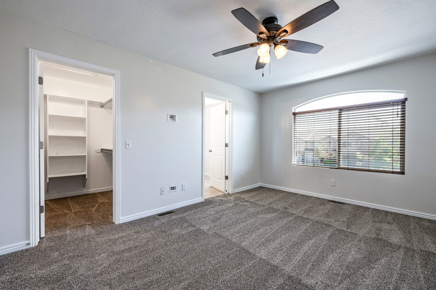  Townhome with Fully Finished Basement - 物件實景