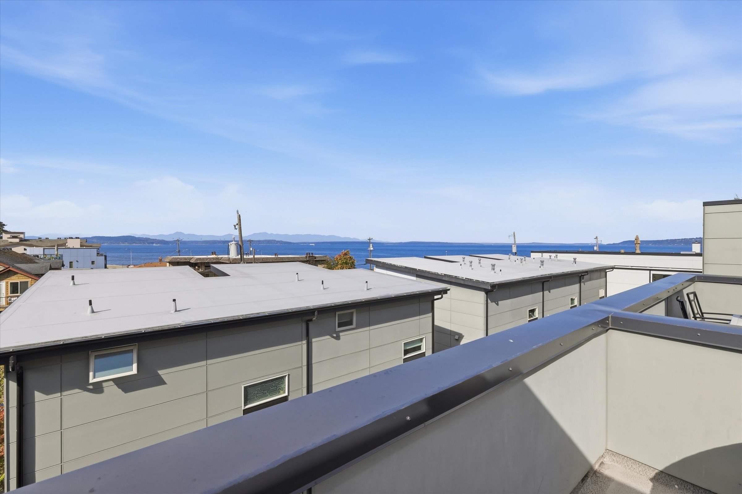  2421 Wickstrom Place SW, Seattle, WA 98116 - 物件實景