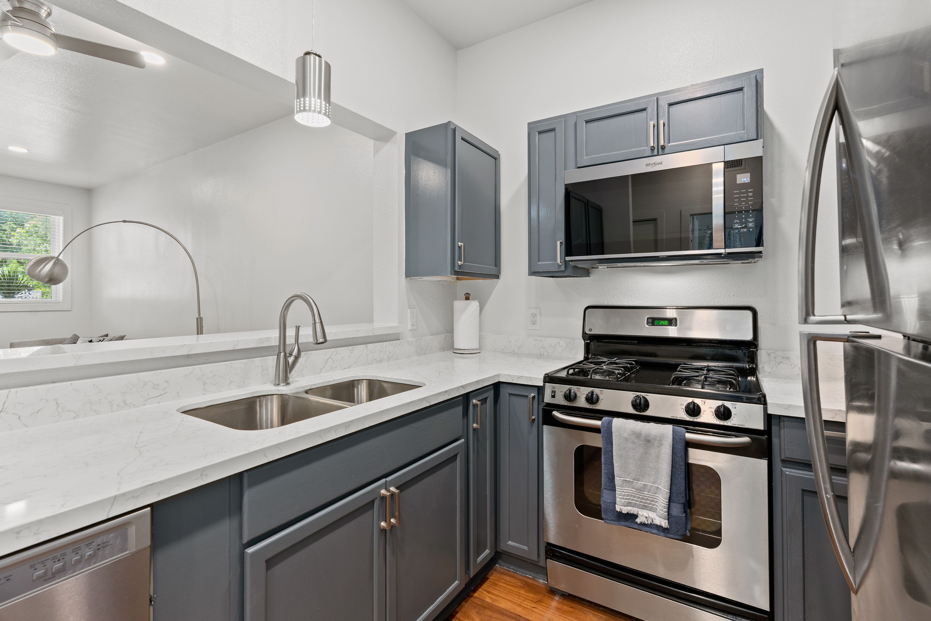  Freshy Updated King William Condo - 物件實景
