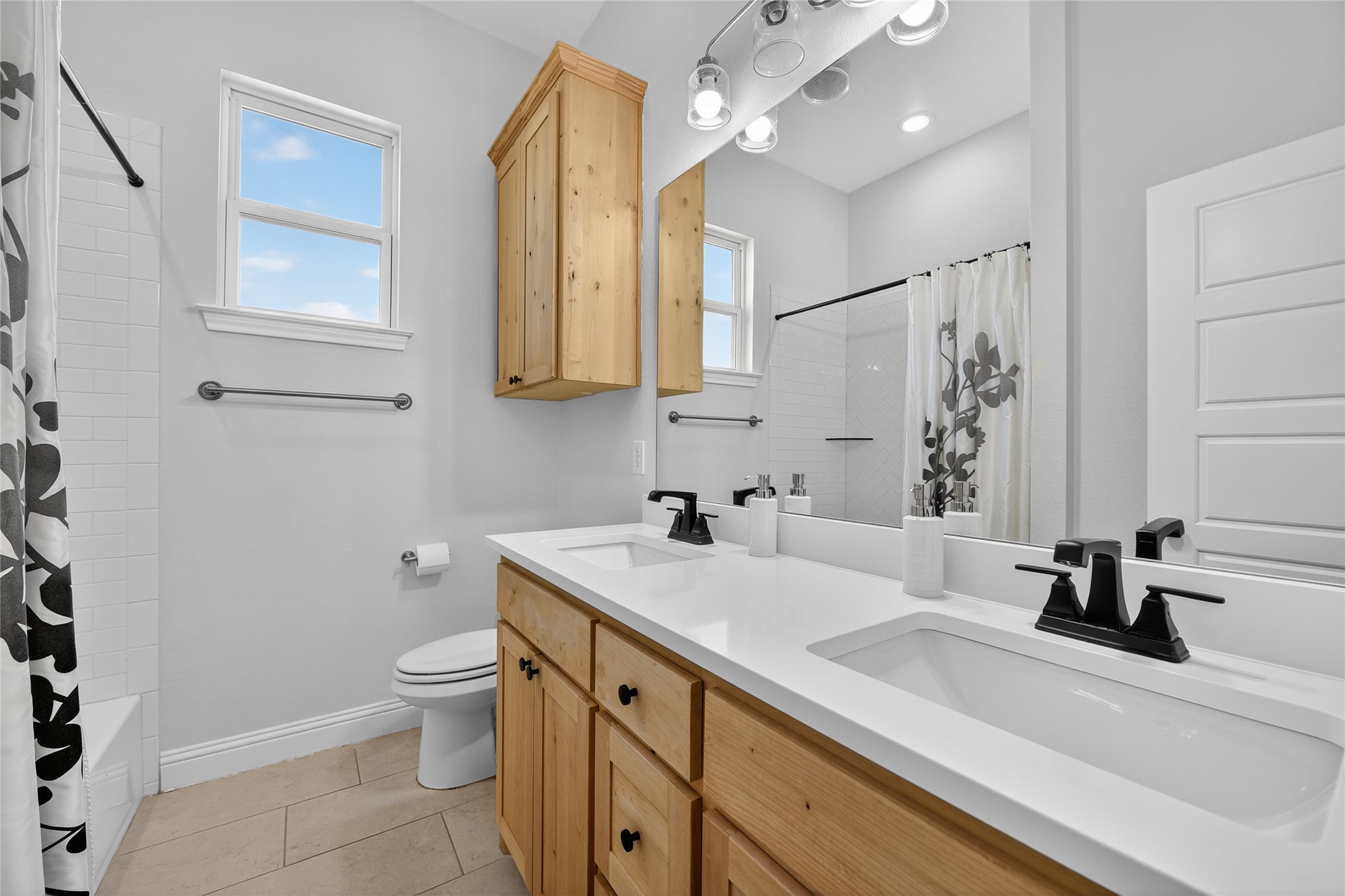 Springtown, Texas, 76082, United States, 4 Bedrooms Bedrooms, ,3 BathroomsBathrooms,Residential,For Sale,1966278