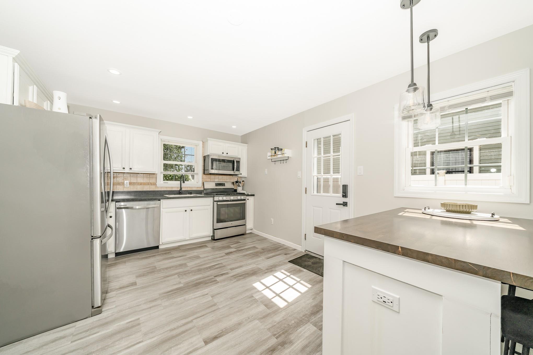 West Babylon, New York, 11704, United States, 3 Bedrooms Bedrooms, ,2 BathroomsBathrooms,Residential,For Sale,1887833