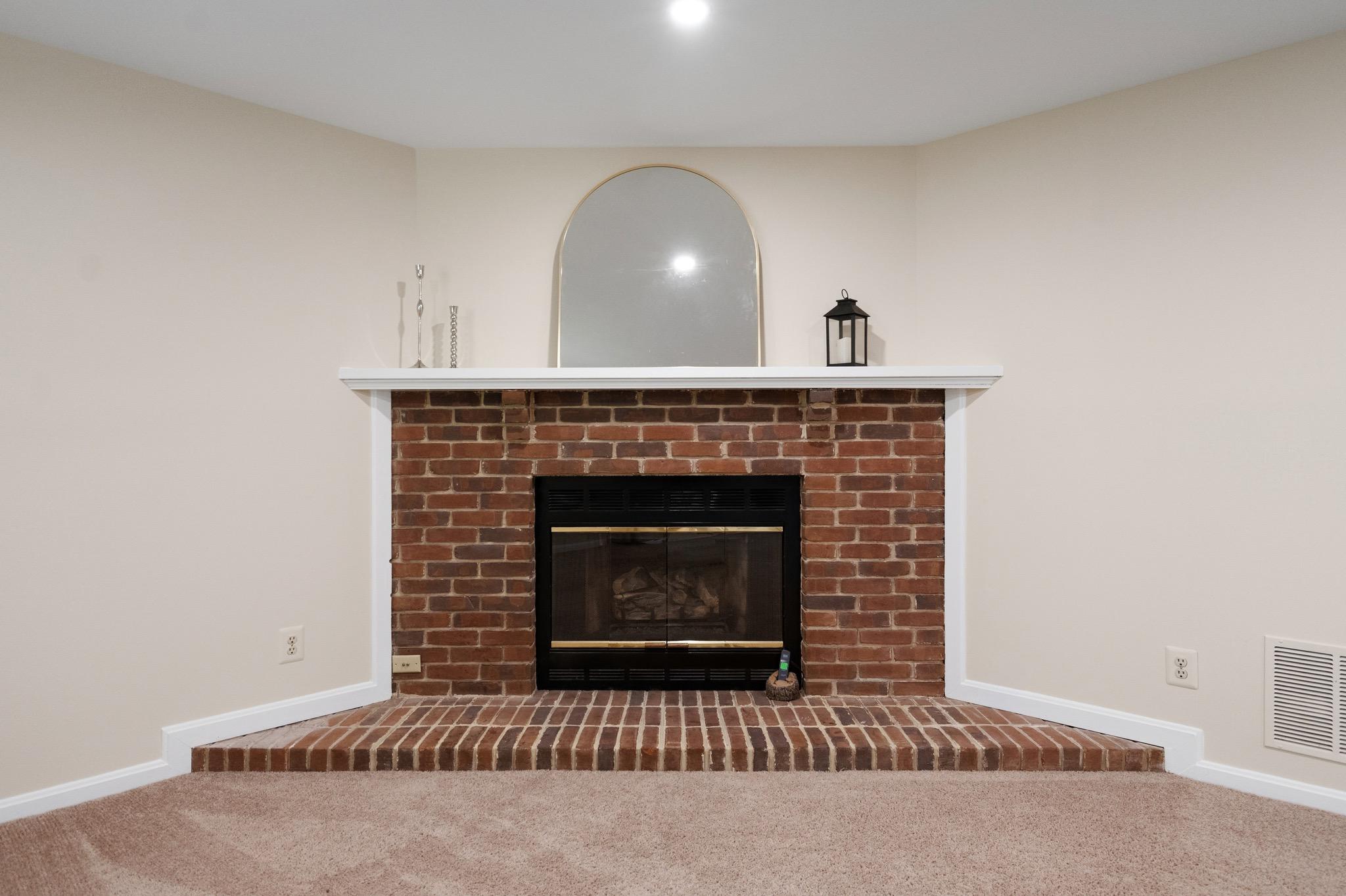  8943 Park Forest Drive, Springfield, VA, 22152 - 物件實景