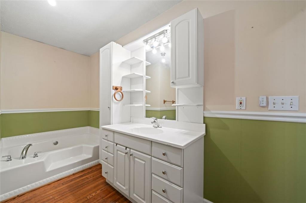 Cumming, Georgia, 30040, United States, 5 Bedrooms Bedrooms, ,2 BathroomsBathrooms,Residential,For Sale,1891506