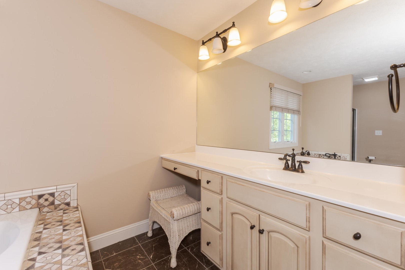 Bloomington, Illinois, 61704, United States, 4 Bedrooms Bedrooms, ,4 BathroomsBathrooms,Residential,For Sale,1957101