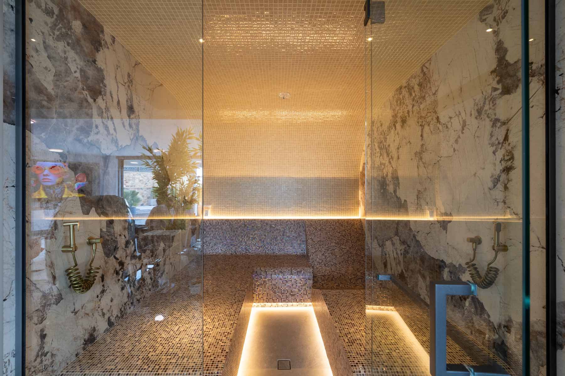  Statement Living: A Seven-Bedroom Villa with Private Pool in Limassol - 物件實景