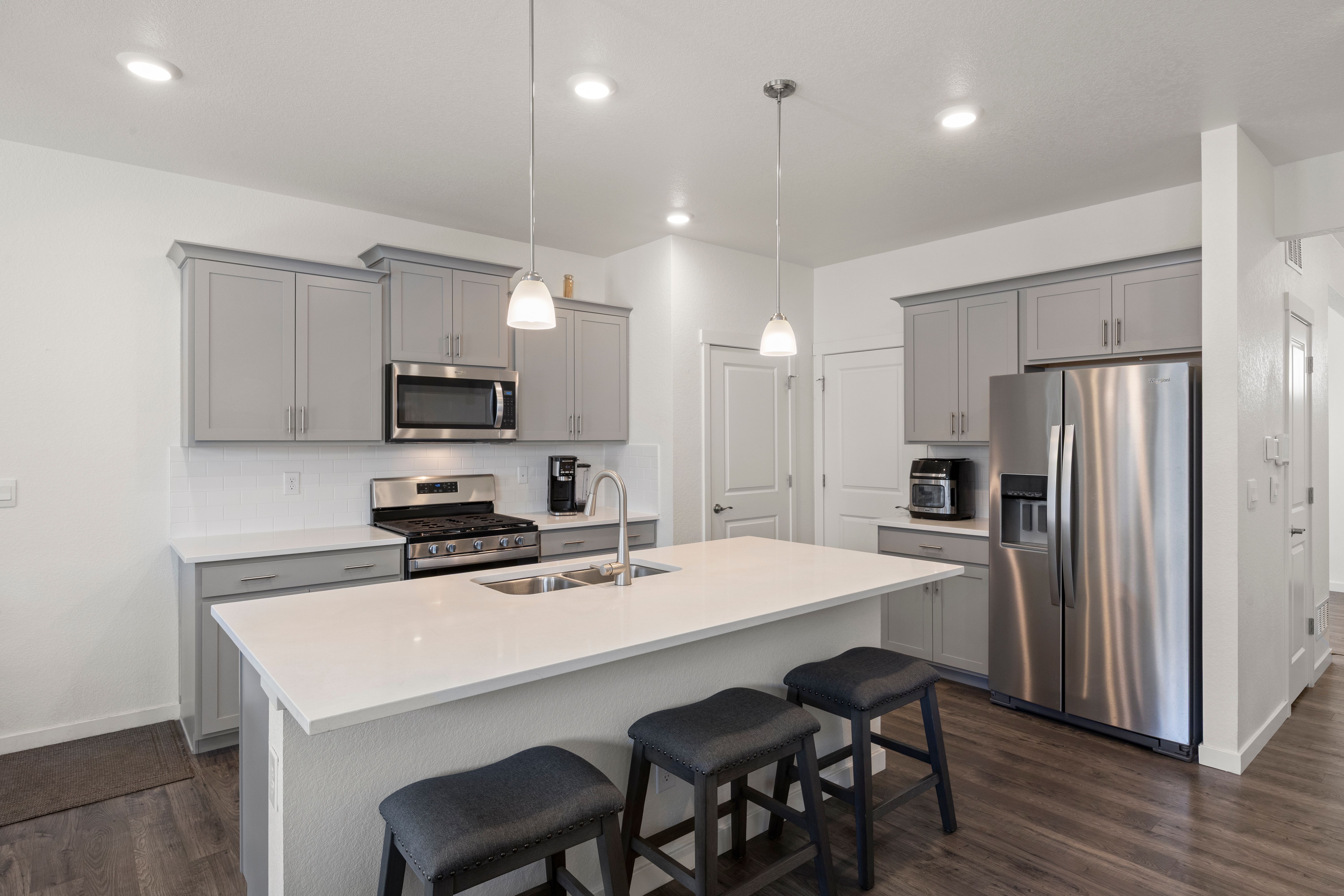  Perfect Blend of Modern Style, Functionality, and Mesa Views - 物件實景