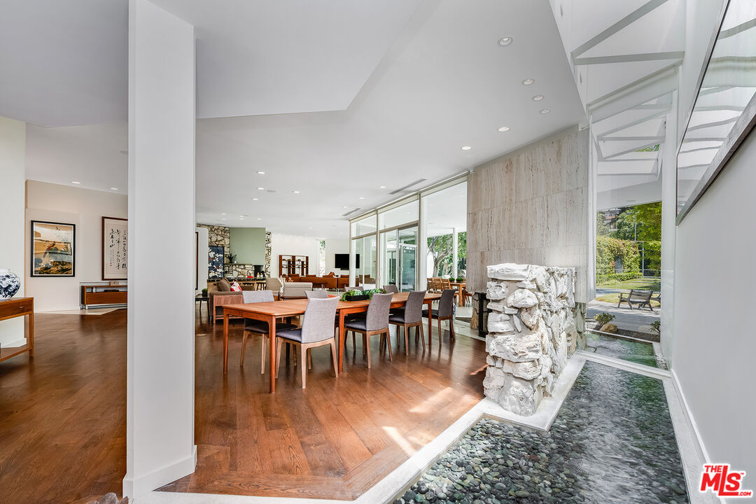 Beverly Hills, California, 90210, United States, 7 Bedrooms Bedrooms, ,2 BathroomsBathrooms,Residential,For Sale,1896171