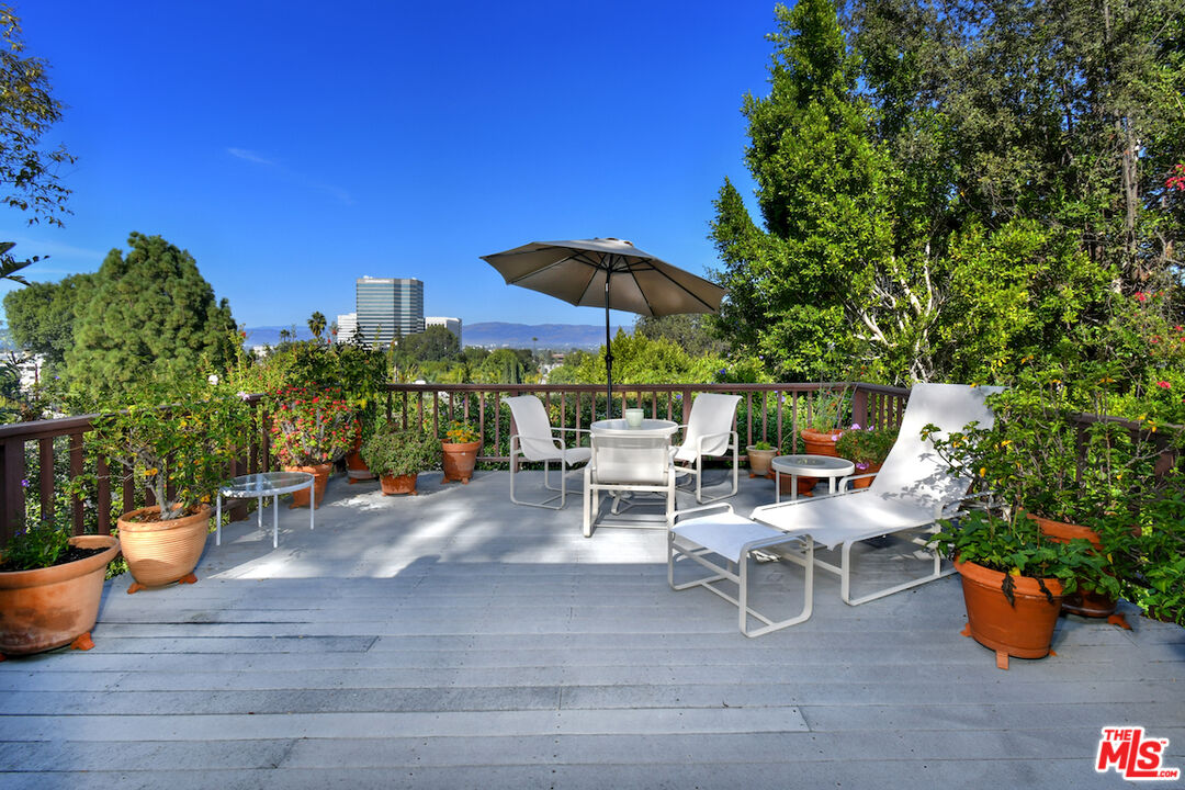 Sherman Oaks, California, 91403, United States, 3 Bedrooms Bedrooms, ,3 BathroomsBathrooms,Residential,For Sale,1989375