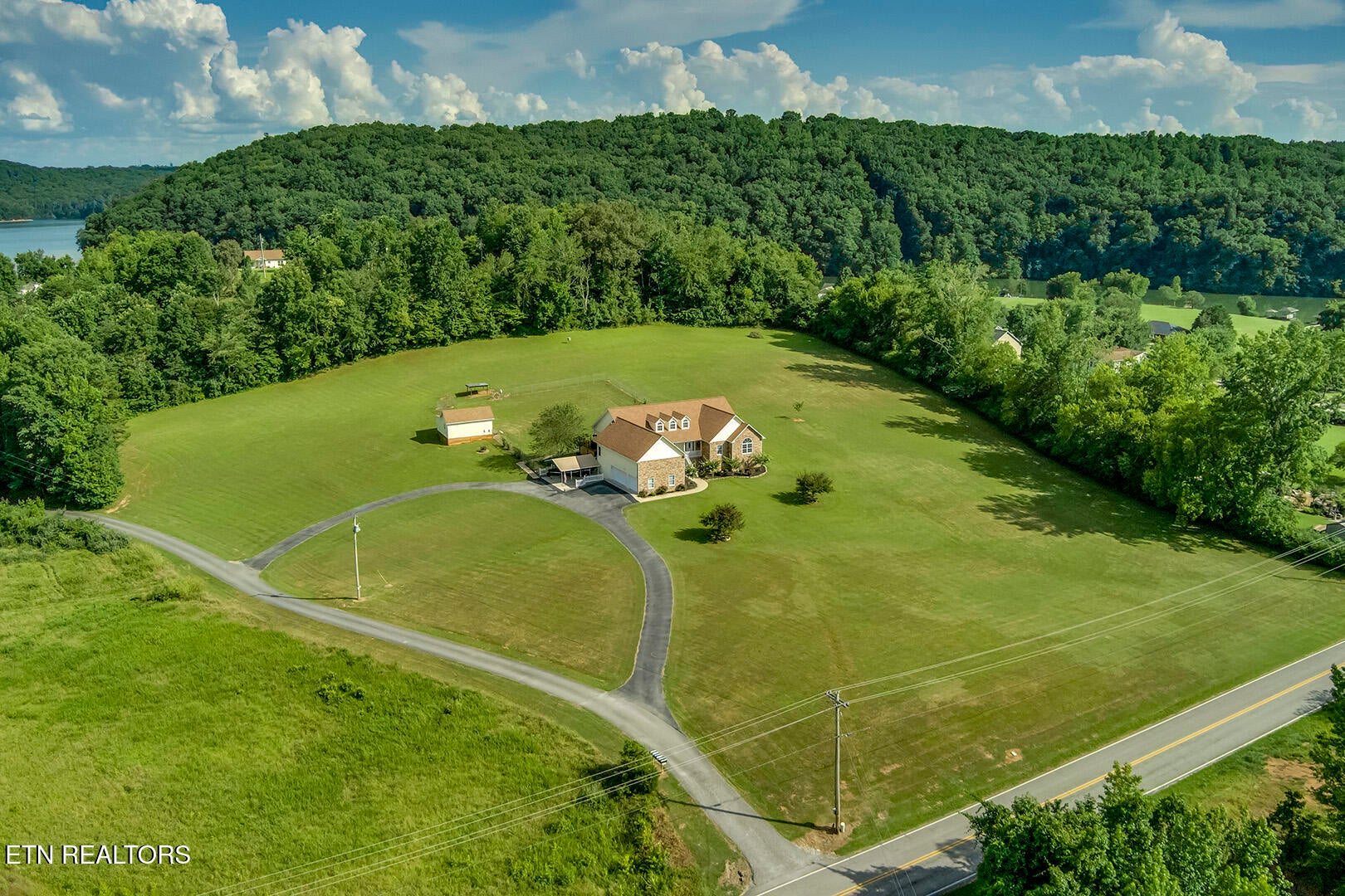 Harriman, Tennessee, 37748, United States, 3 Bedrooms Bedrooms, ,3 BathroomsBathrooms,Residential,For Sale,2011822