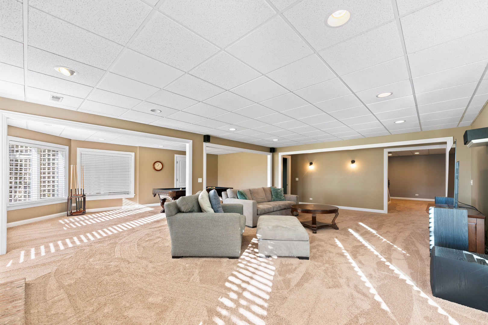 St. Charles, Illinois, 60175, United States, 5 Bedrooms Bedrooms, ,5 BathroomsBathrooms,Residential,For Sale,1989191