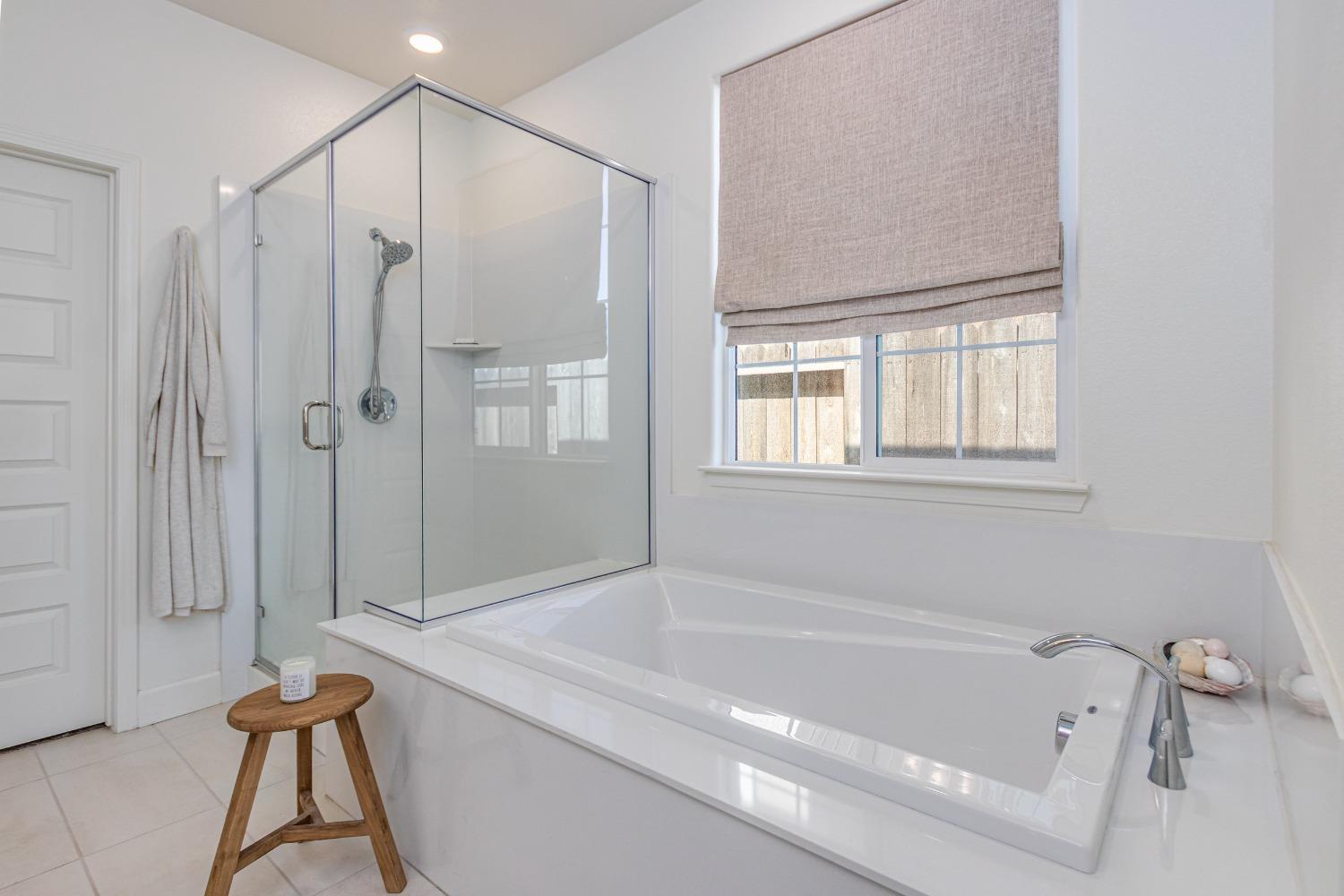 Folsom, California, 95630, United States, 4 Bedrooms Bedrooms, ,3 BathroomsBathrooms,Residential,For Sale,1924612