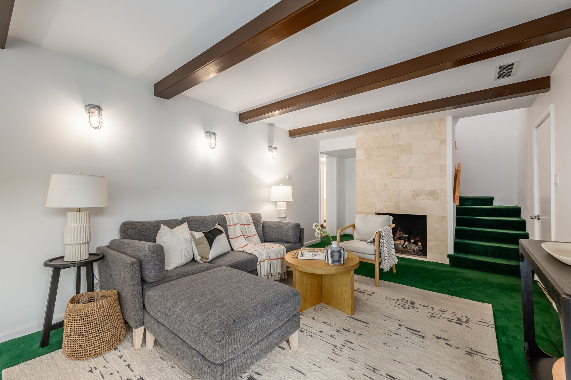  Elegant Contemporary Rambler in Sought After Neighborhood - 物件實景