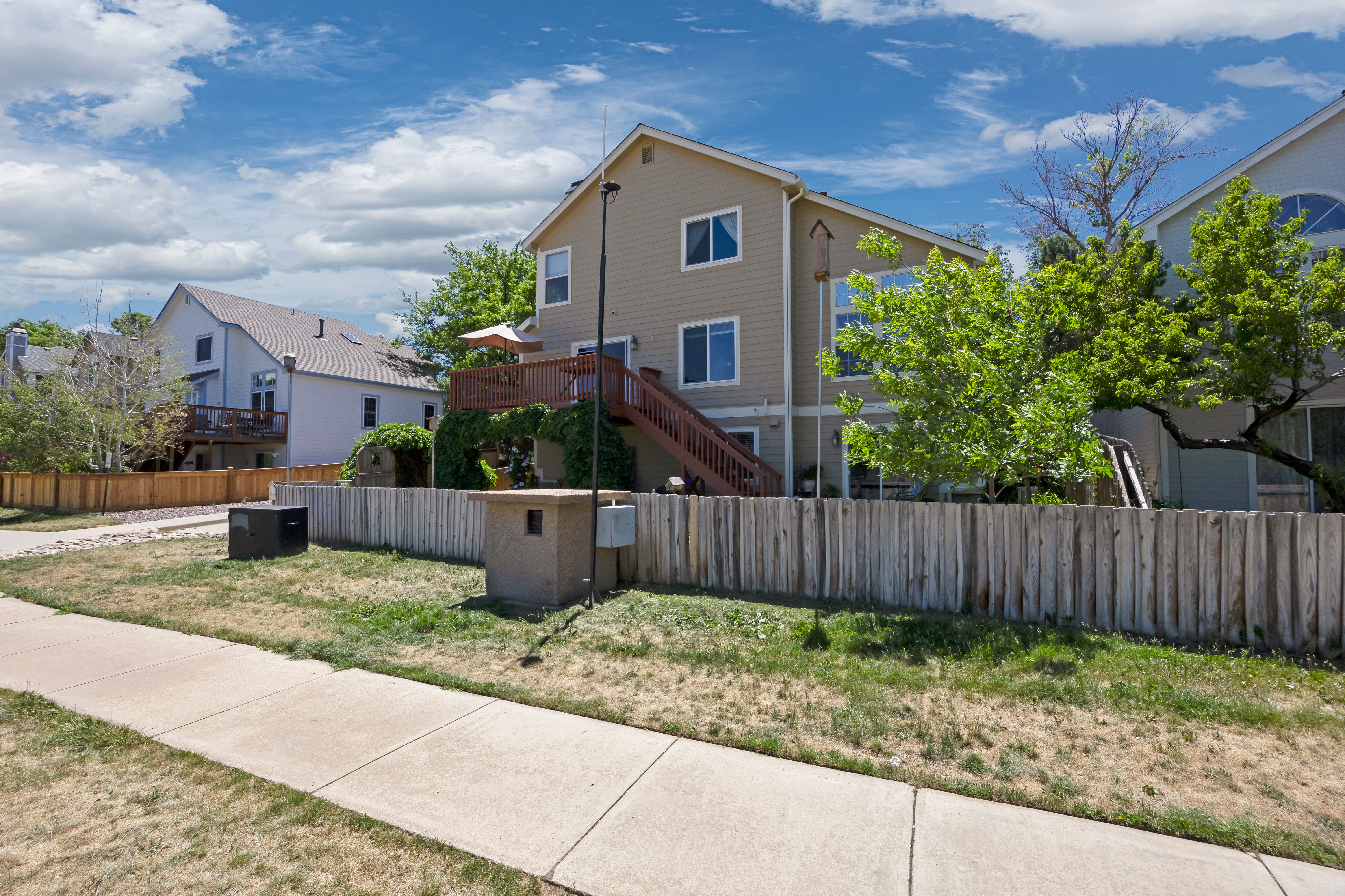  Wonderful 2 Story with finished walk-out basement. - 物件實景