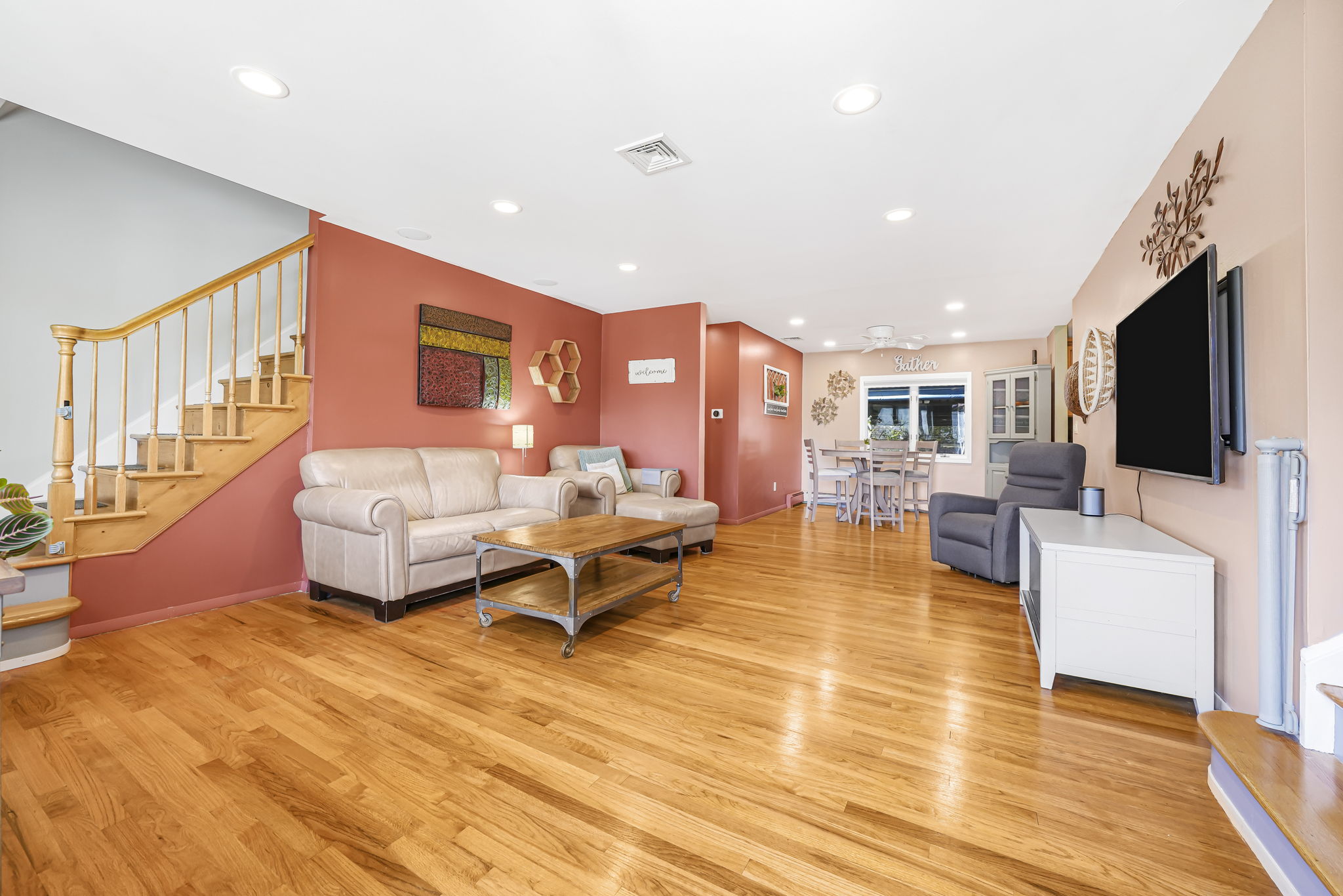 Lincoln Park, New Jersey, 07035, United States, 6 Bedrooms Bedrooms, ,4 BathroomsBathrooms,Residential,For Sale,1986151