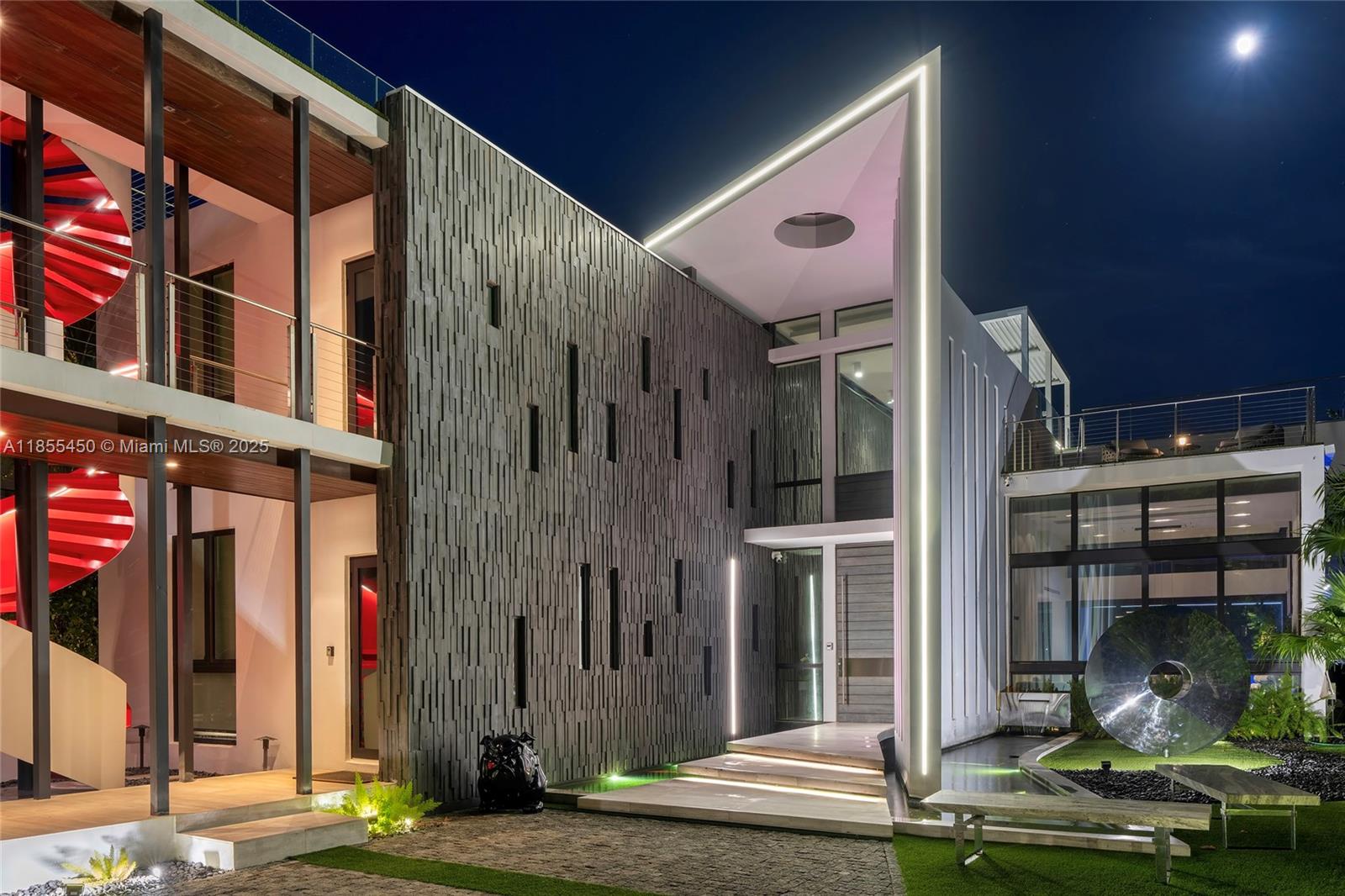 Miami Beach, Florida, 33140, United States, 5 Bedrooms Bedrooms, ,8 BathroomsBathrooms,Residential,For Sale,1918042