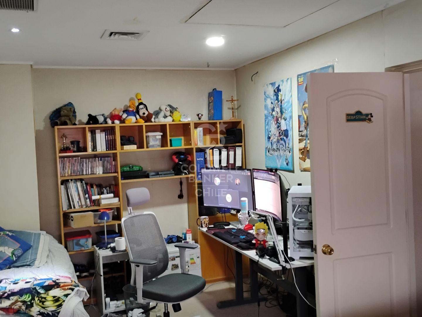 Peñalolén, Chile, 5 Bedrooms Bedrooms, ,4 BathroomsBathrooms,Residential,For Sale,1908555