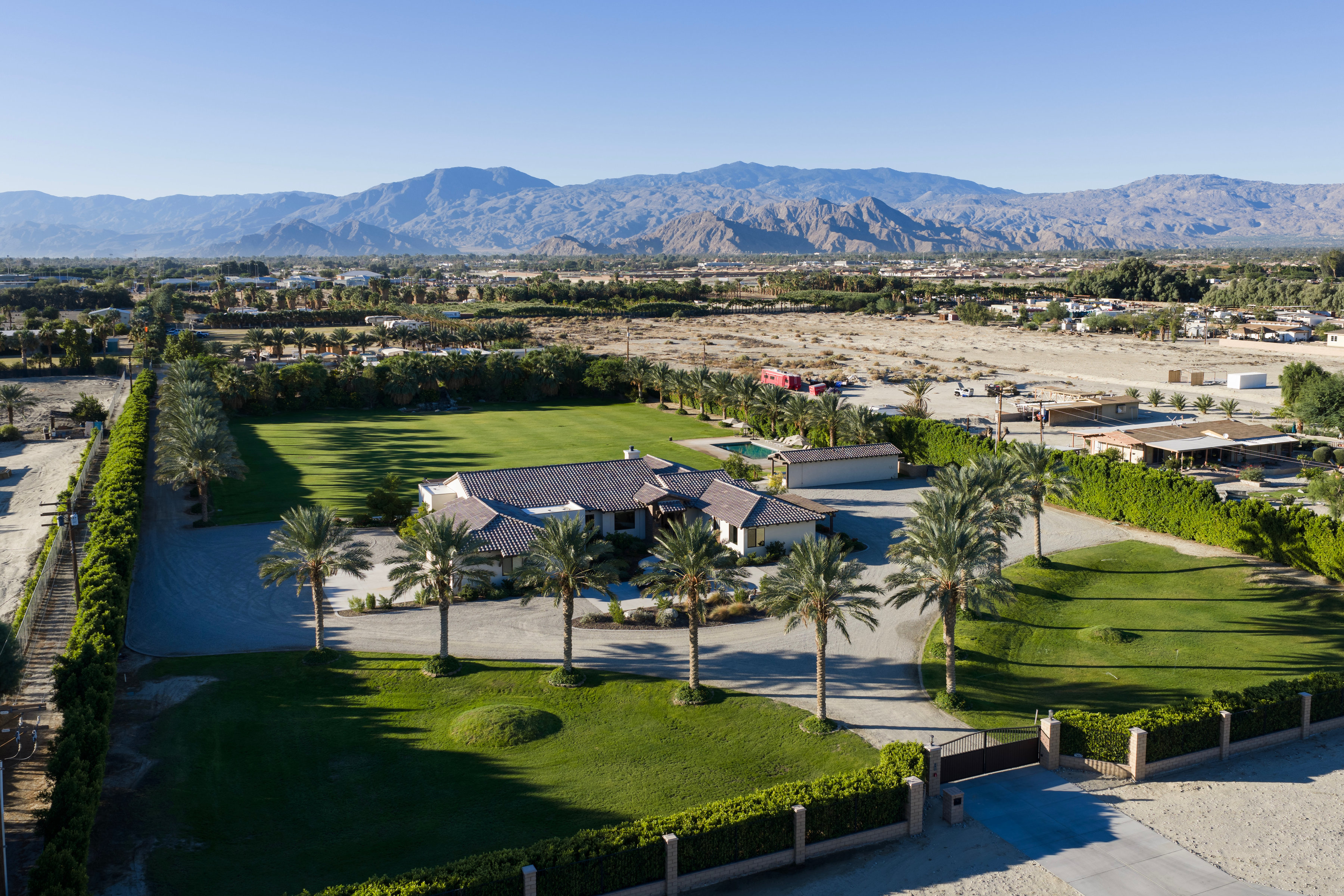  A Desert Retreat Designed to Earn and Entertain - 物件實景