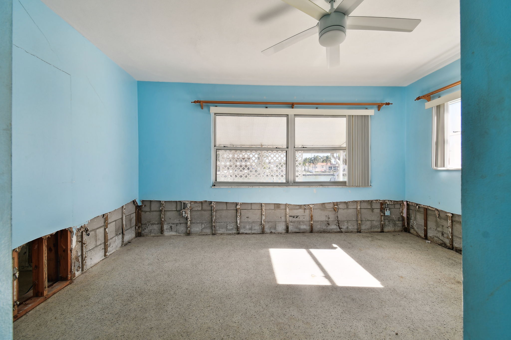 Madeira Beach, Florida, 33708, United States, 3 Bedrooms Bedrooms, ,2 BathroomsBathrooms,Residential,For Sale,1943278