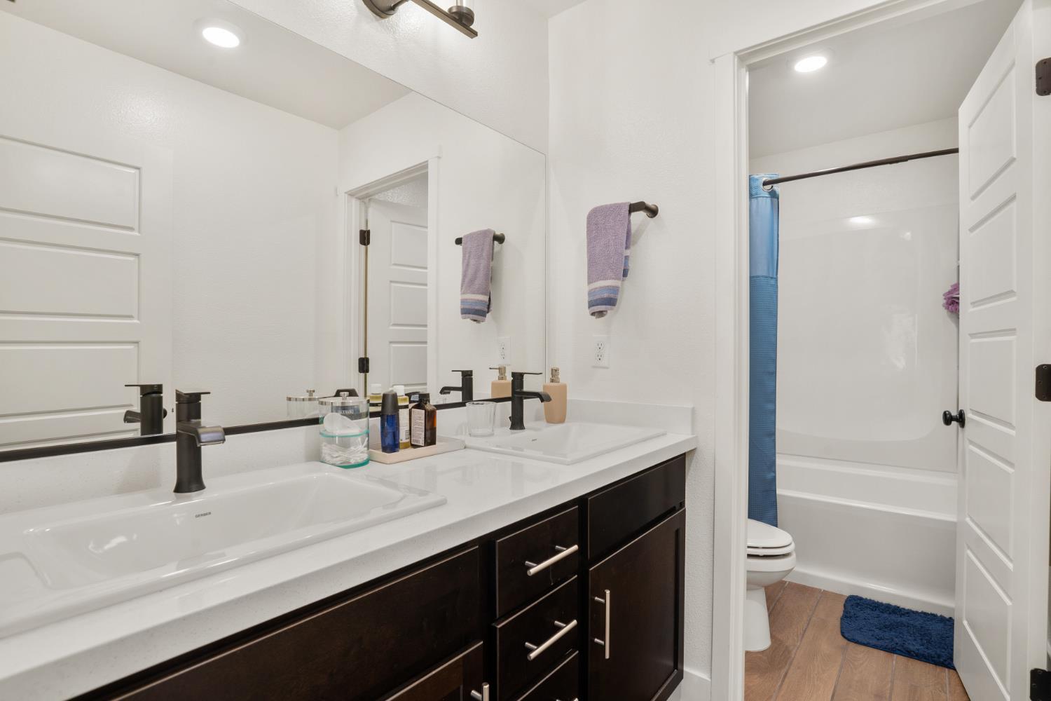 Atwater, California, 95301, United States, 5 Bedrooms Bedrooms, ,4 BathroomsBathrooms,Residential,For Sale,1983820