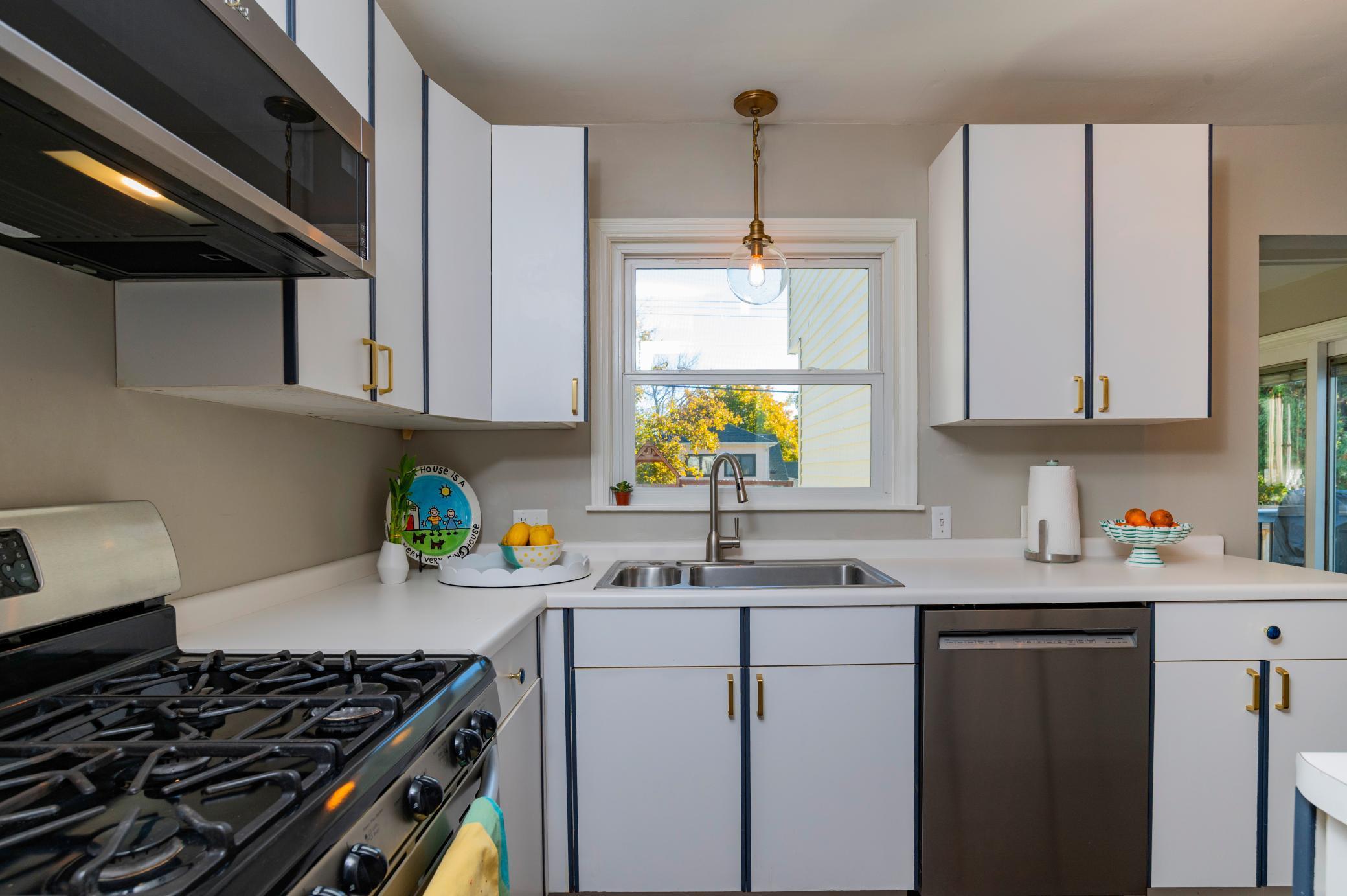 Saint Paul, Minnesota, 55116, United States, 3 Bedrooms Bedrooms, ,2 BathroomsBathrooms,Residential,For Sale,1987775