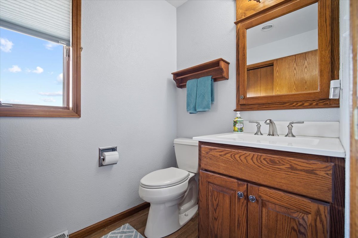 Saunemin, Illinois, 61769, United States, 4 Bedrooms Bedrooms, ,4 BathroomsBathrooms,Residential,For Sale,1958383