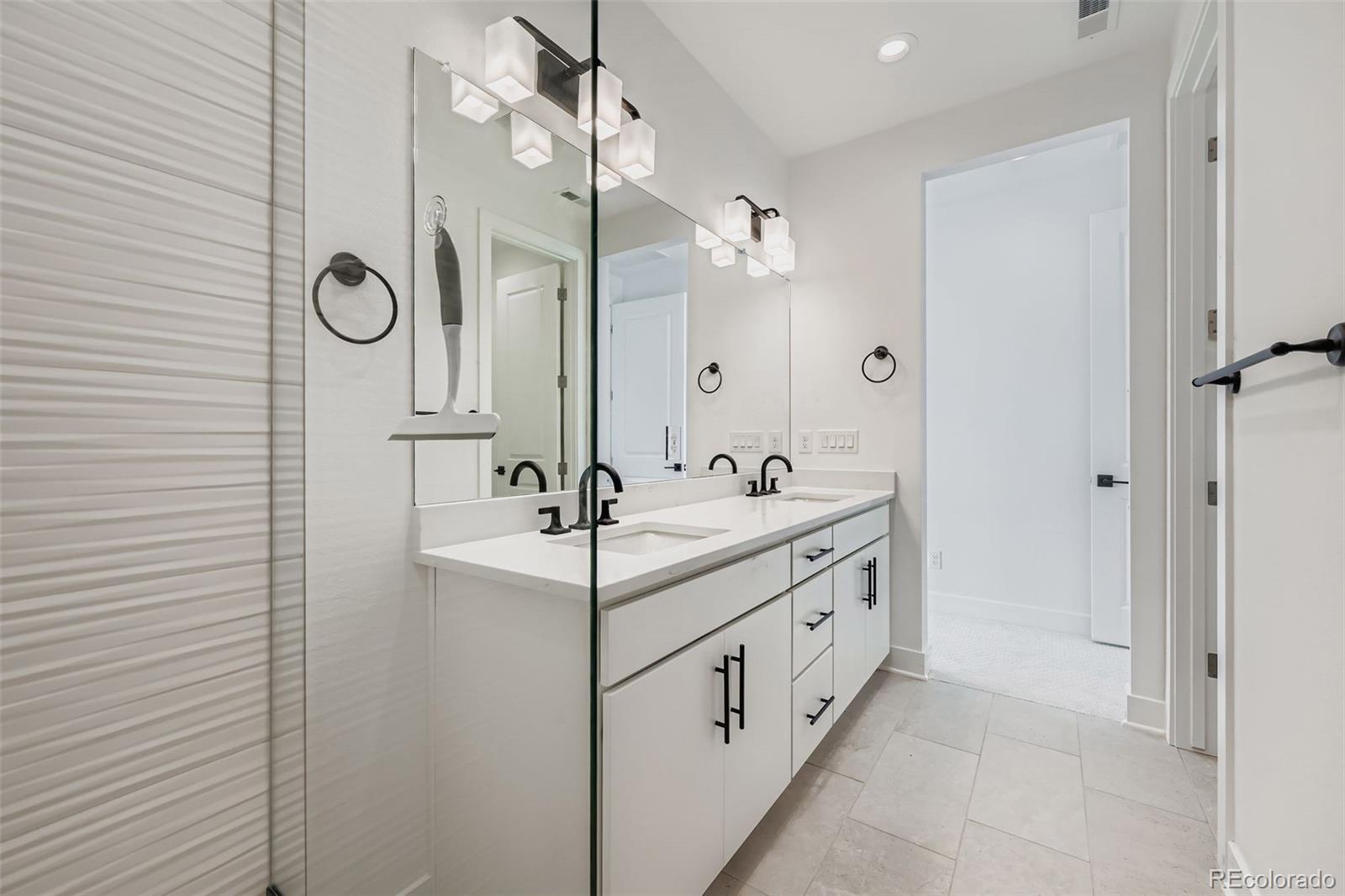 Aurora, Colorado, 80019, United States, 4 Bedrooms Bedrooms, ,3 BathroomsBathrooms,Residential,For Sale,1958574