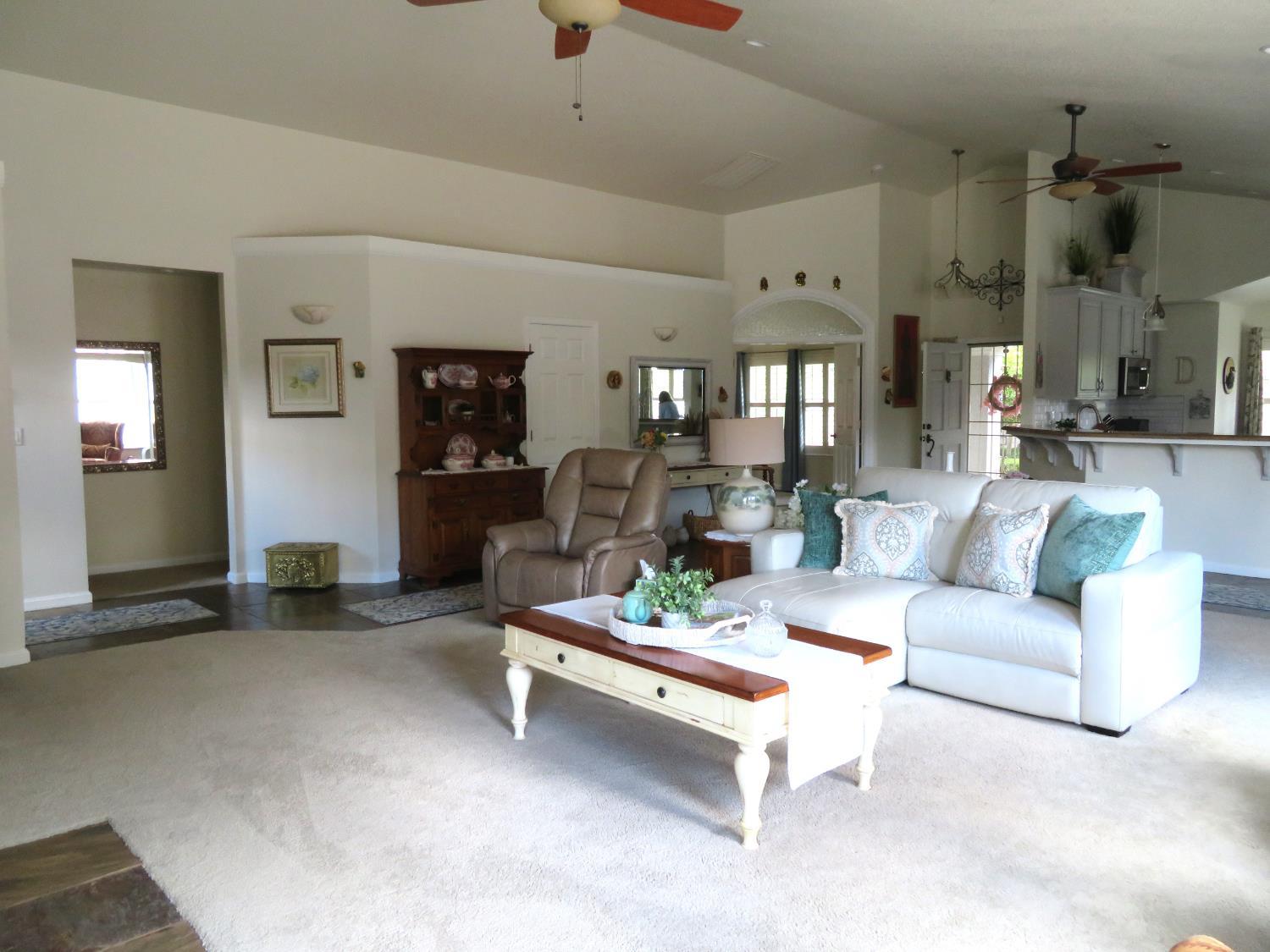 Oakdale, California, 95361, United States, 3 Bedrooms Bedrooms, ,2 BathroomsBathrooms,Residential,For Sale,1942703