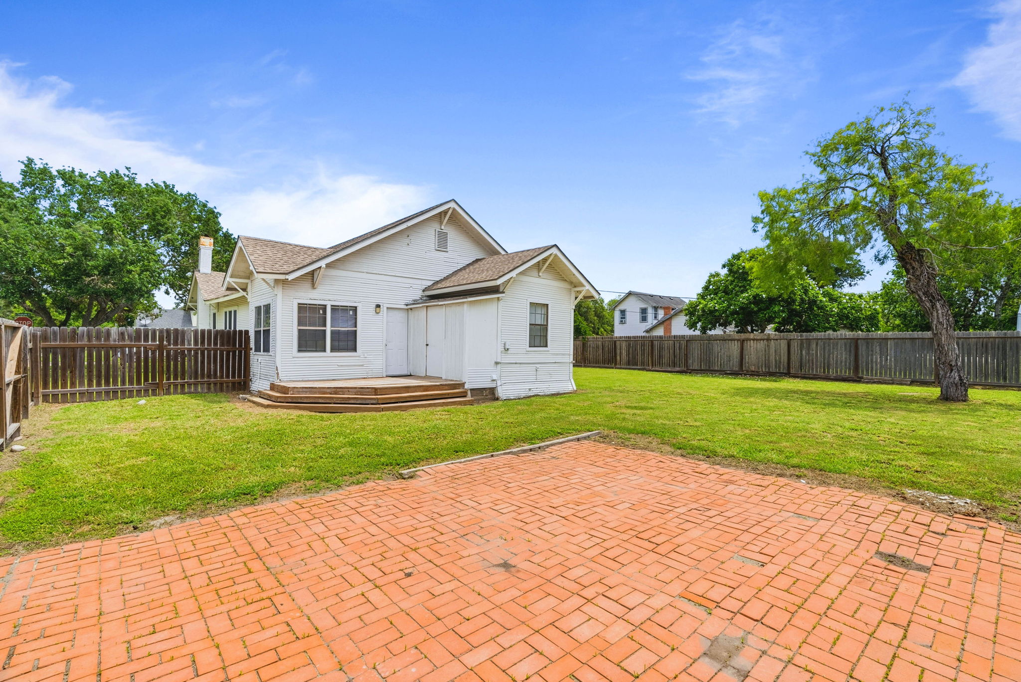  Corner Lot Living In Kingsville - 物件實景