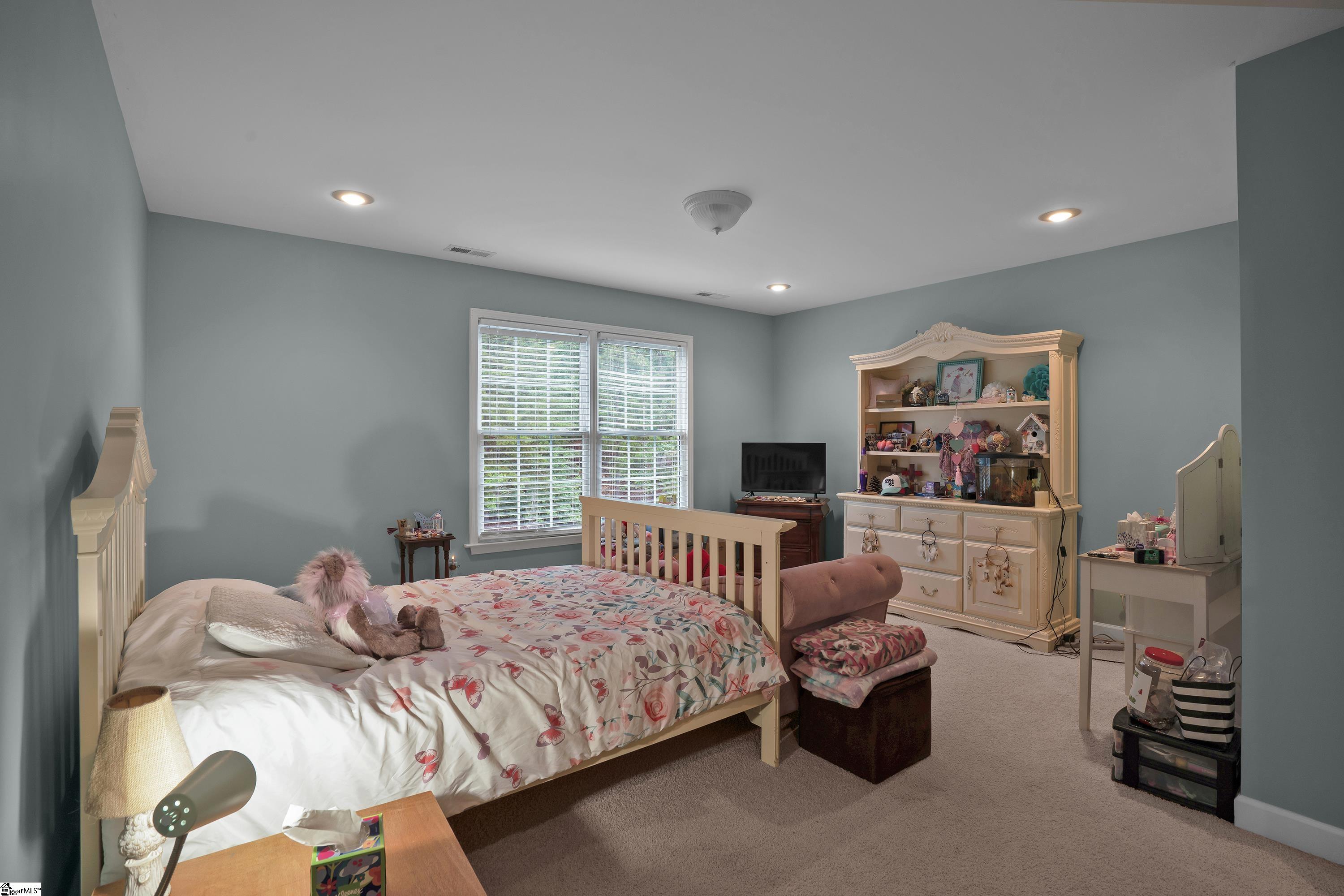 Landrum, South Carolina, 29356, United States, 5 Bedrooms Bedrooms, ,3 BathroomsBathrooms,Residential,For Sale,1868751