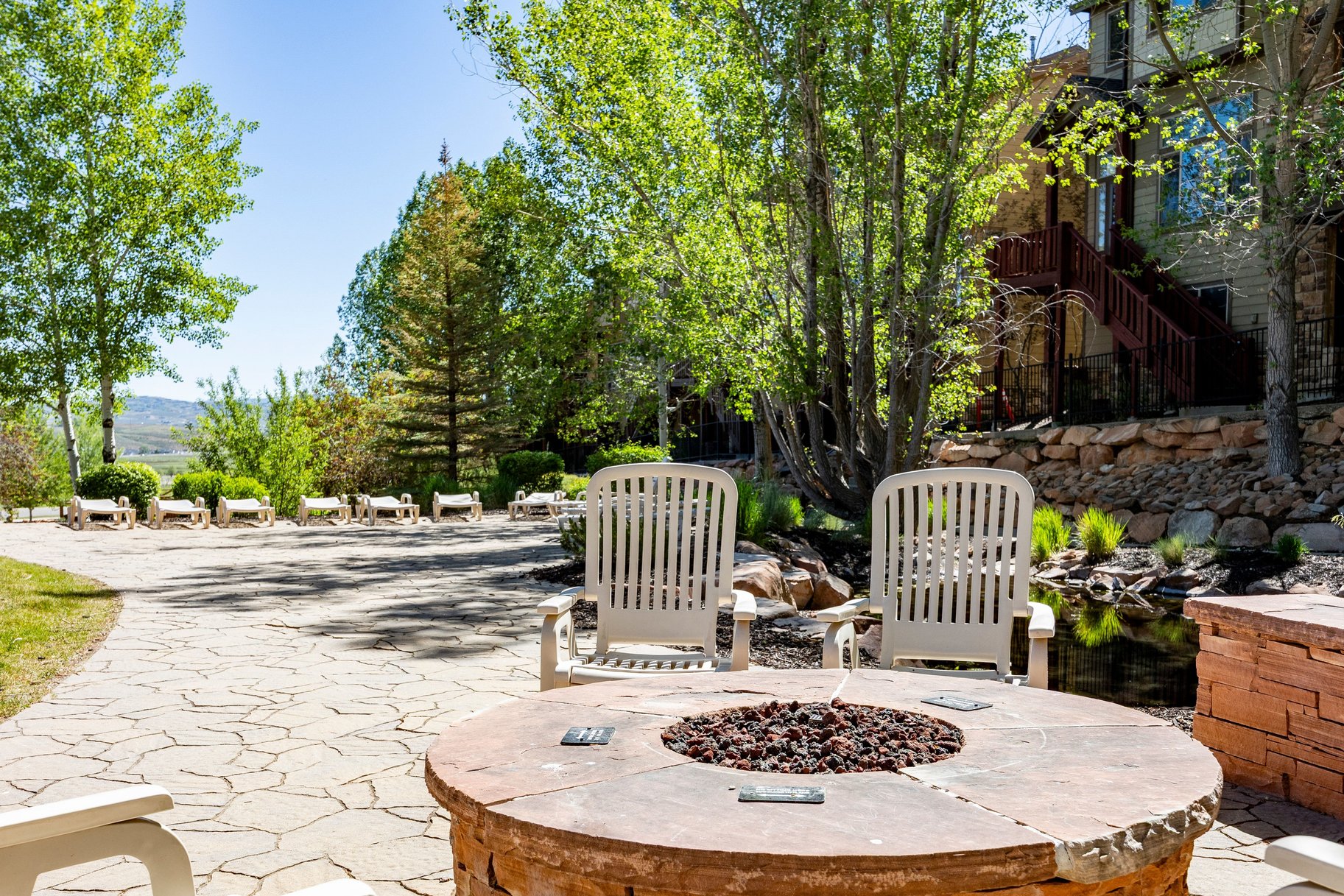  4-bedroom townhome in the Highly Desired Bear Hollow Community - 物件實景