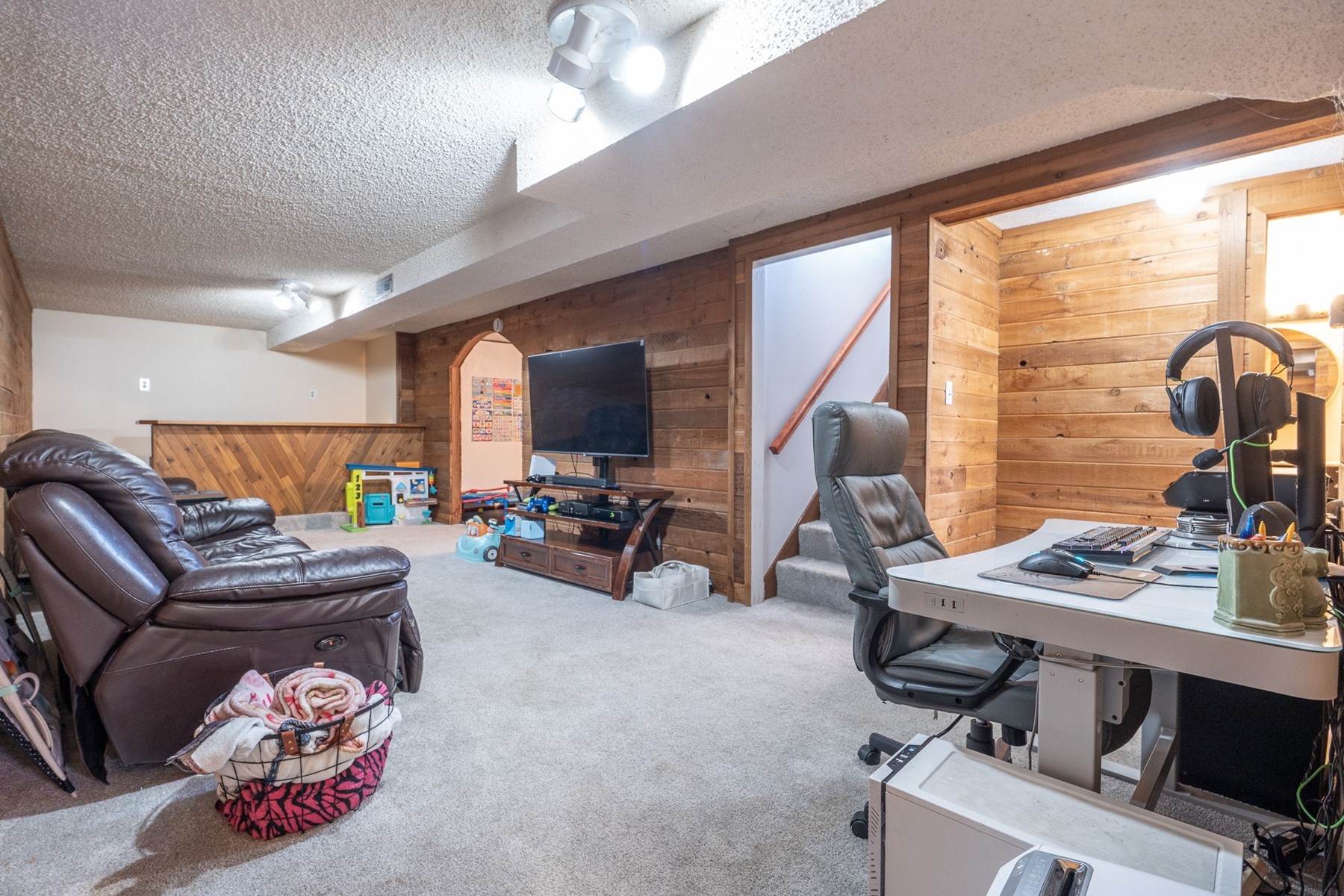  701 E Bismark Ave - 物件實景