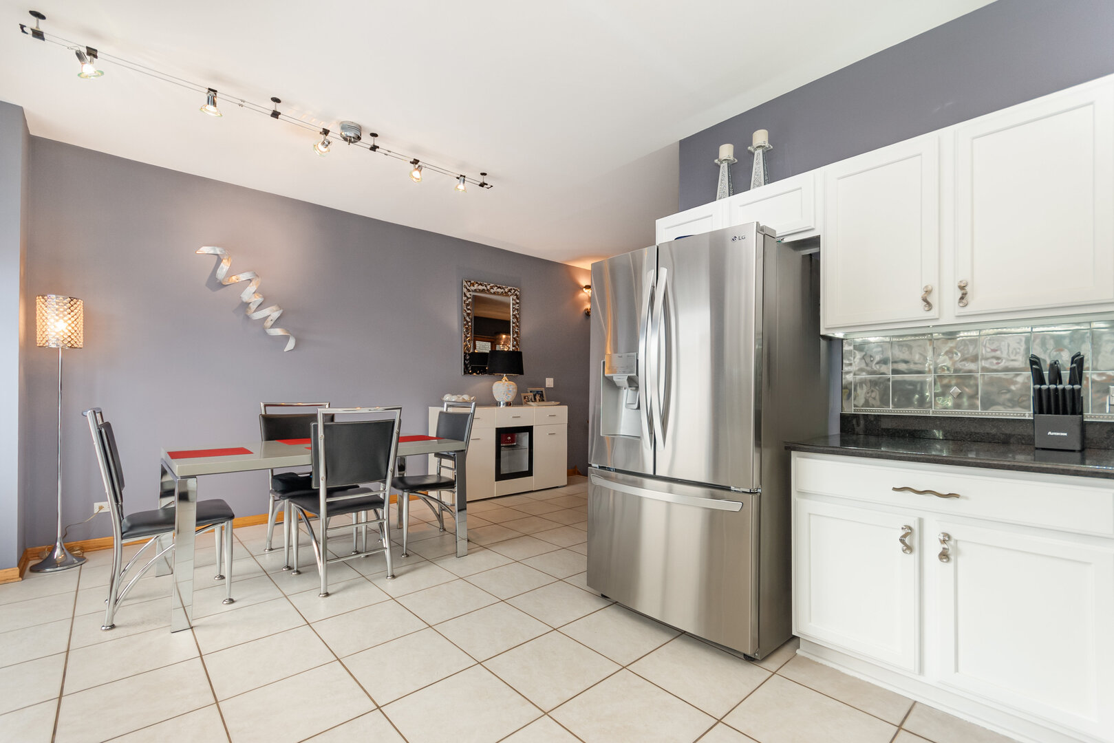 Chicago, Illinois, 60609, United States, 3 Bedrooms Bedrooms, ,3 BathroomsBathrooms,Residential,For Sale,1941639
