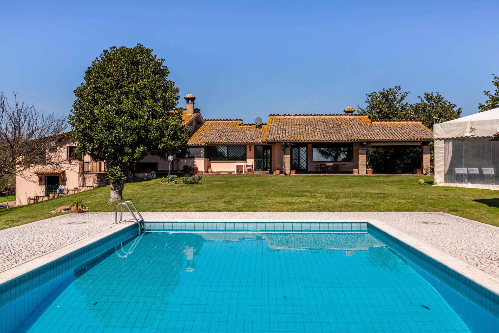 Sacrofano, Roma, 00060, IT, 6 Bedrooms Bedrooms, ,5 BathroomsBathrooms,Residential,For Sale,1850375