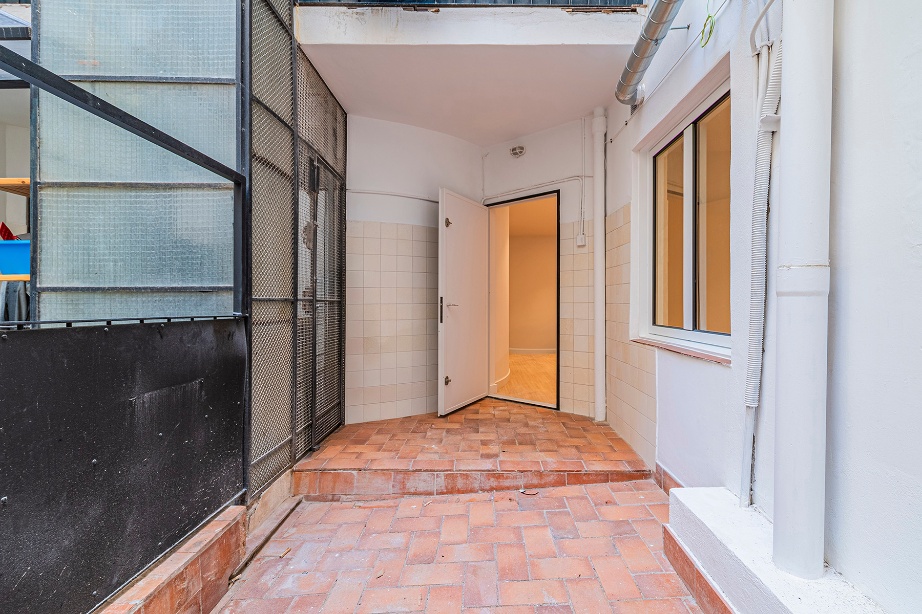 Fantastic renovated flat with large garden at the living room level - 物件實景