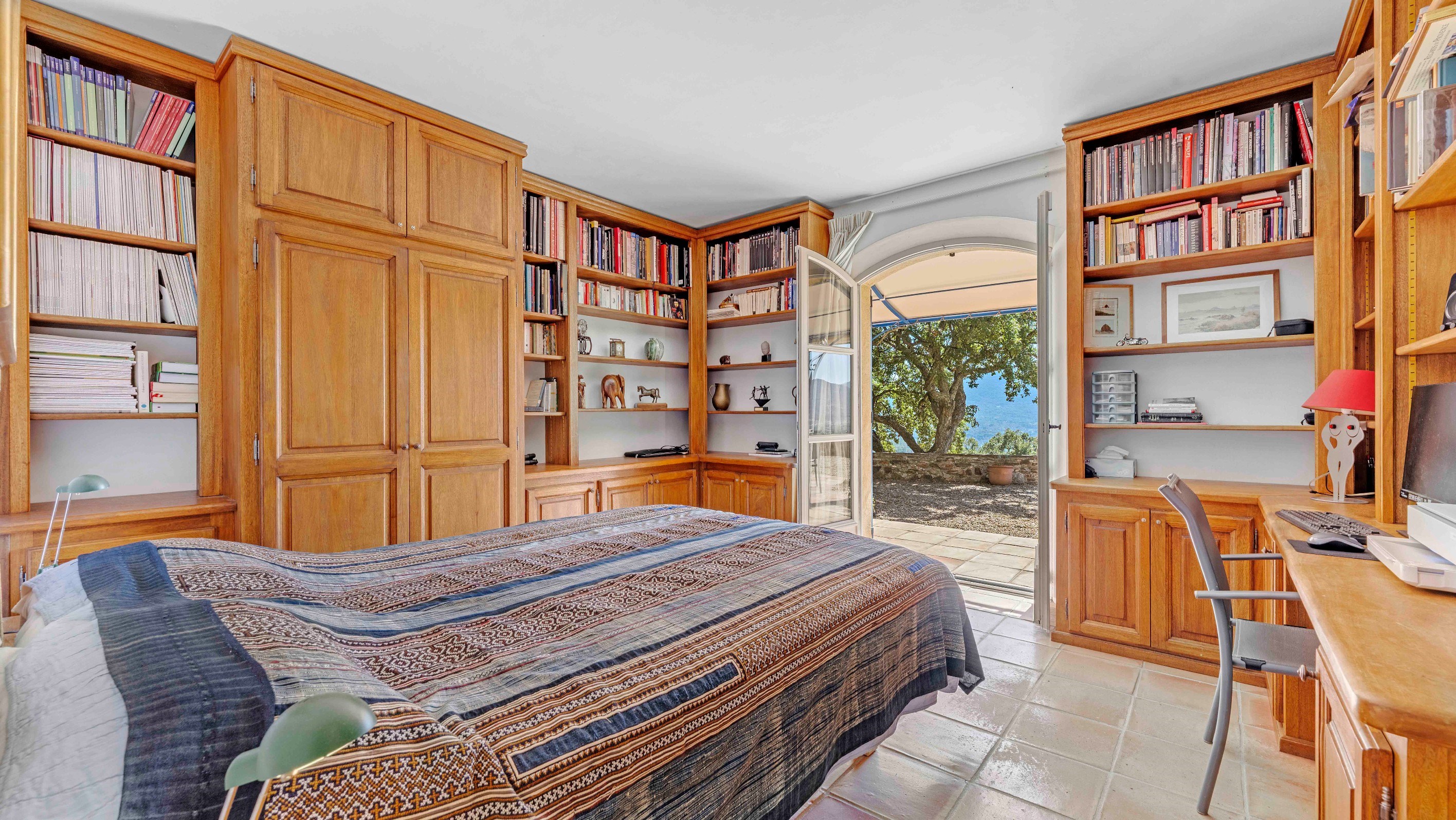  Luxury provençal property for sale near Sainte-Maxime and Saint-Tropez - 物件實景