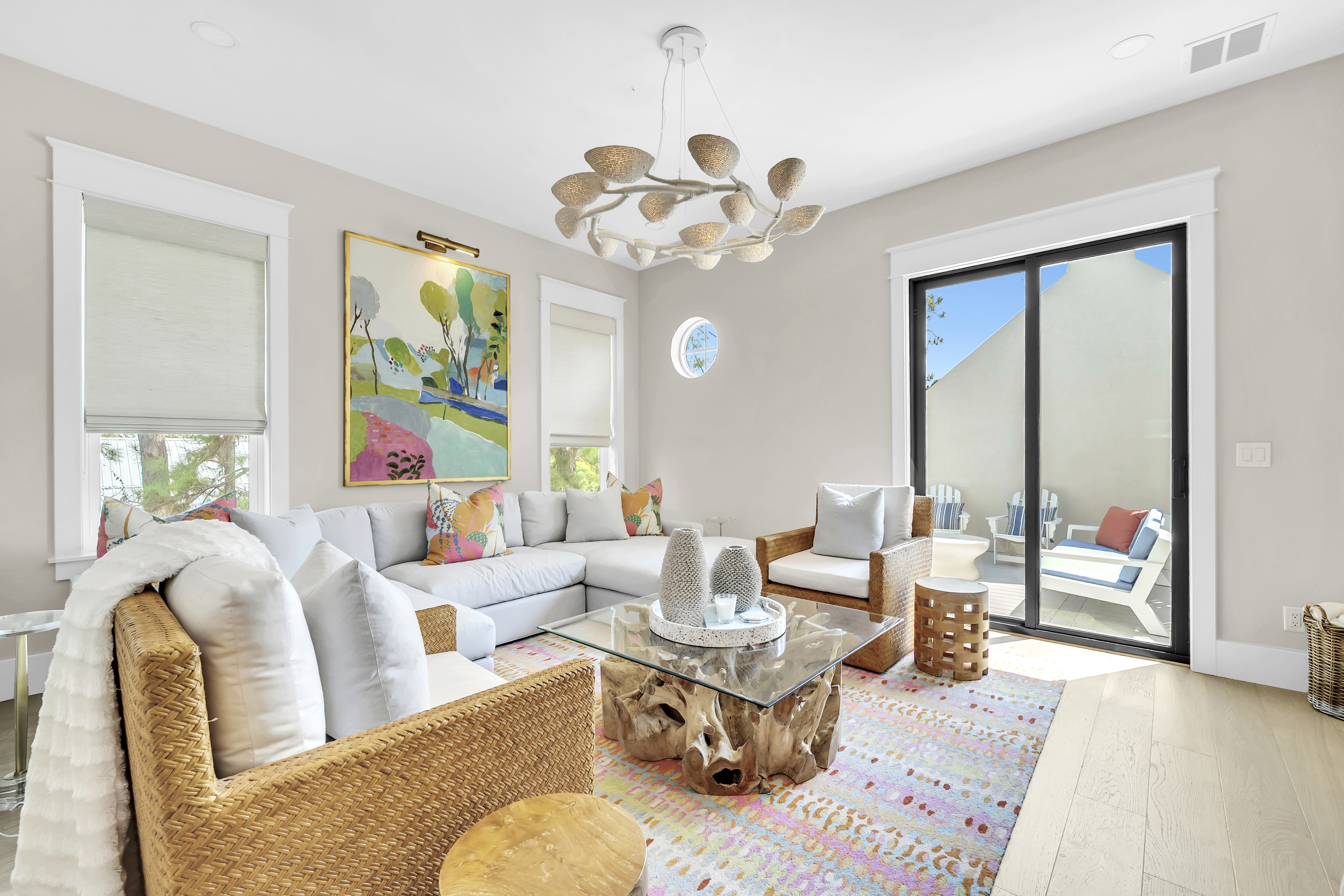  Custom Coastal Home With Private Pool And Expansive Outdoor Living - 物件實景